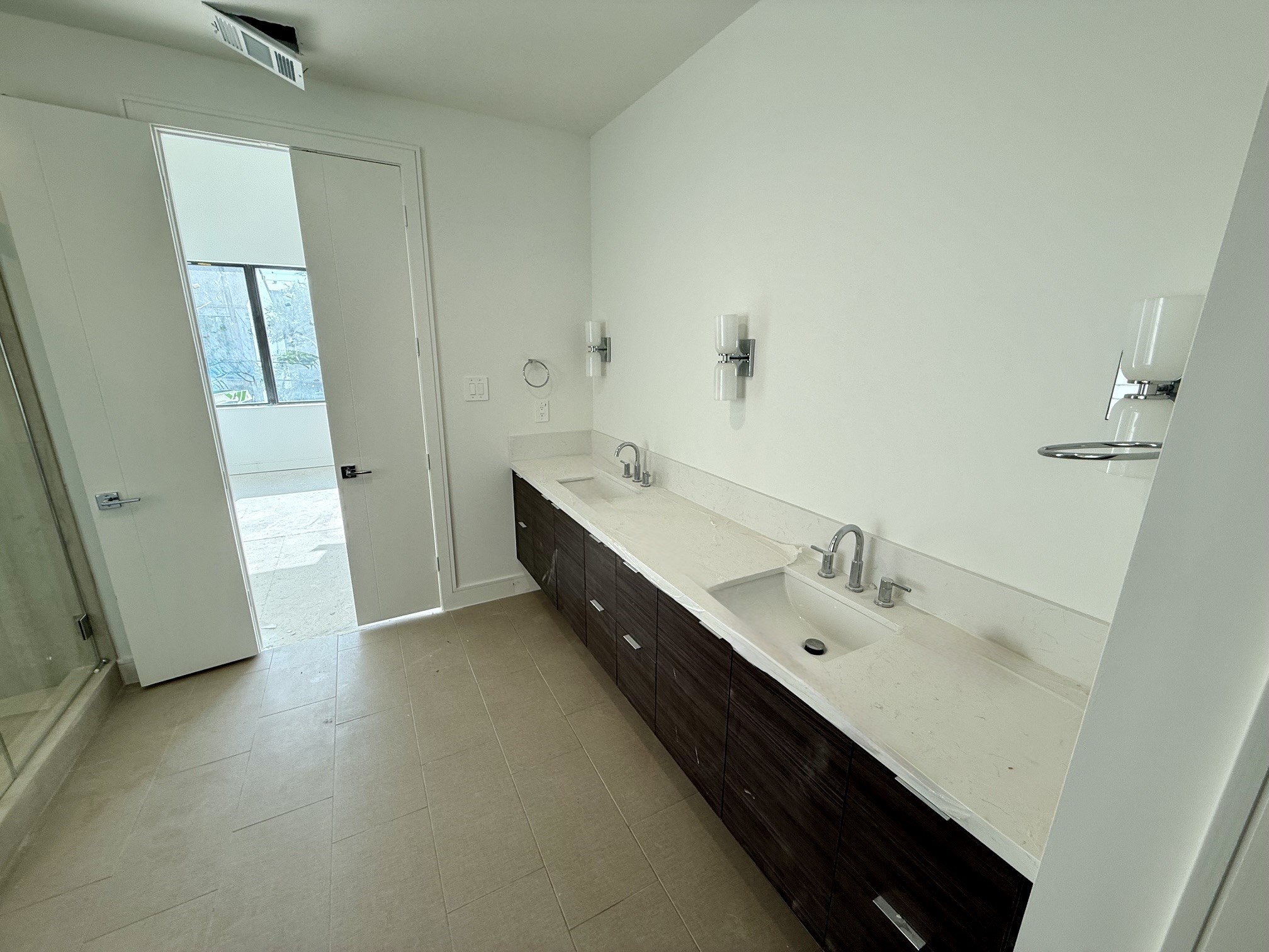 2412 Elmen Street Property Photo 7