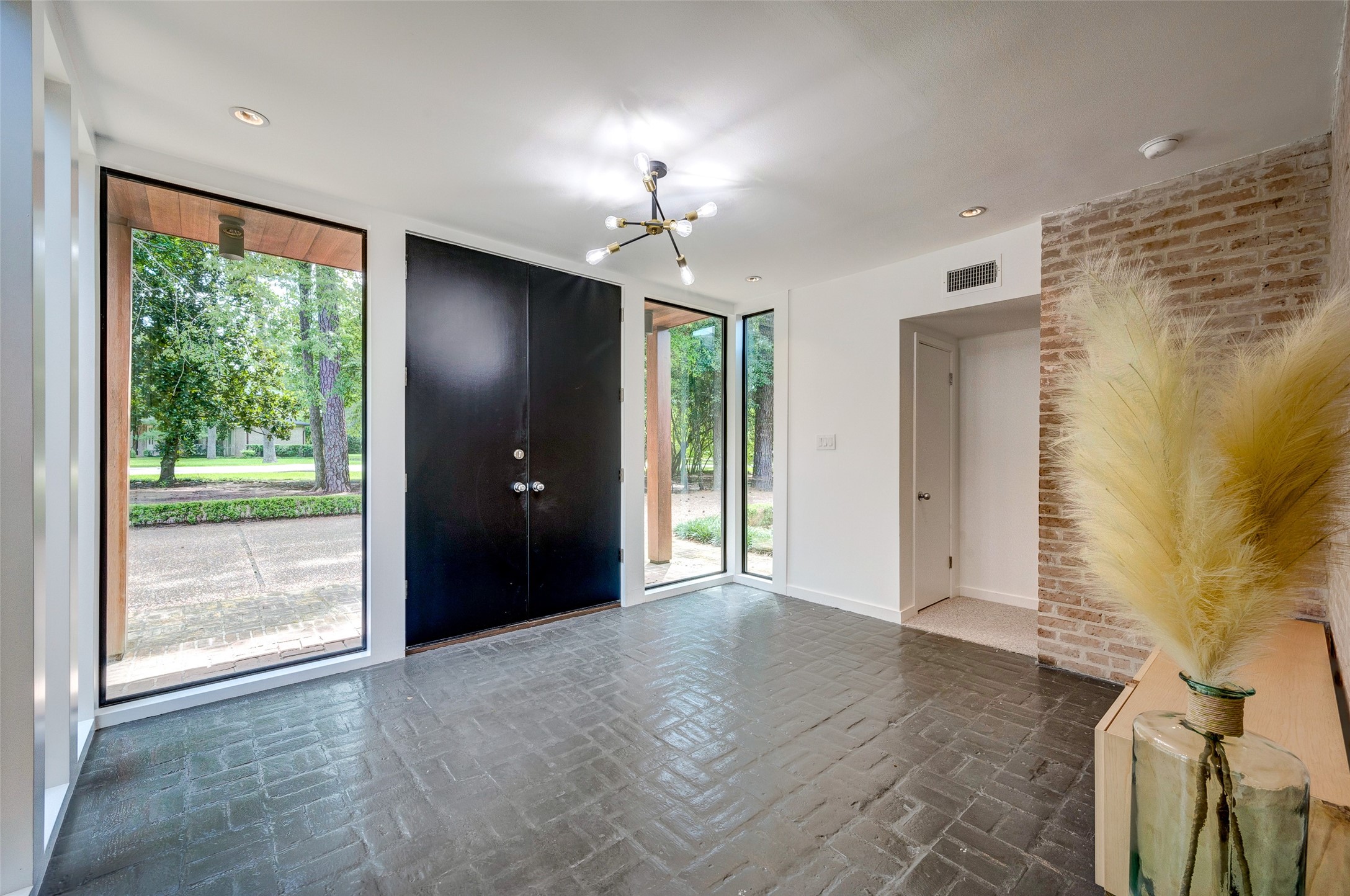 15 Saddlebrook Lane Property Photo 4