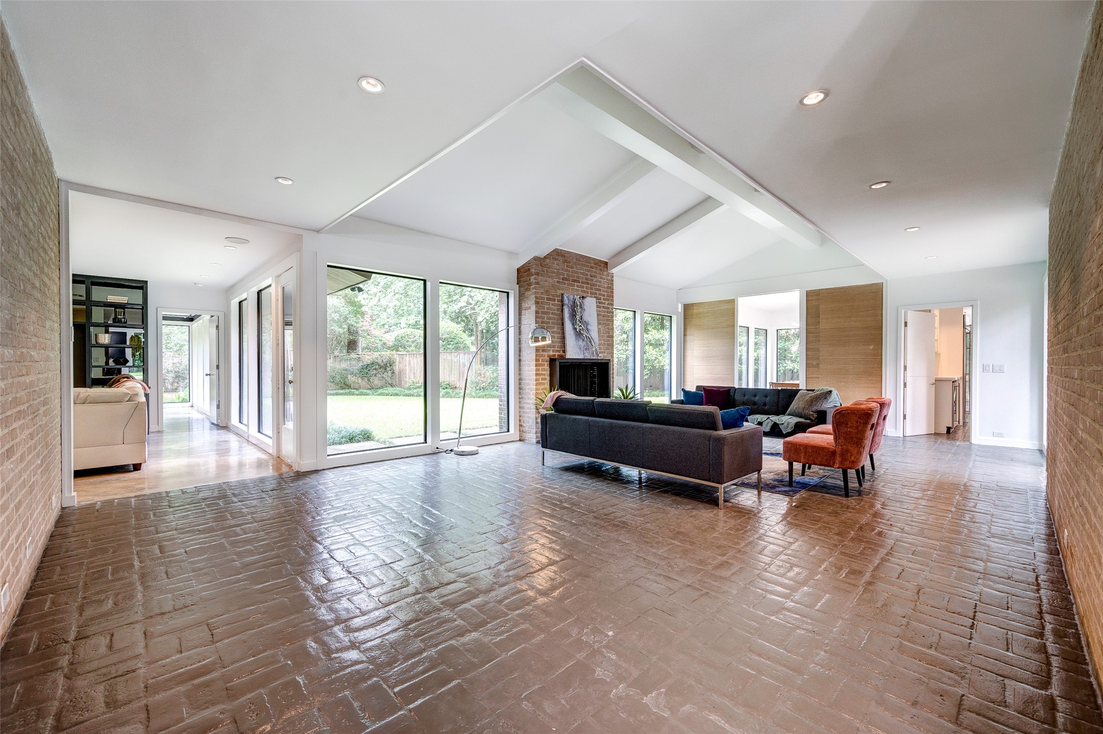 15 Saddlebrook Lane Property Photo 6