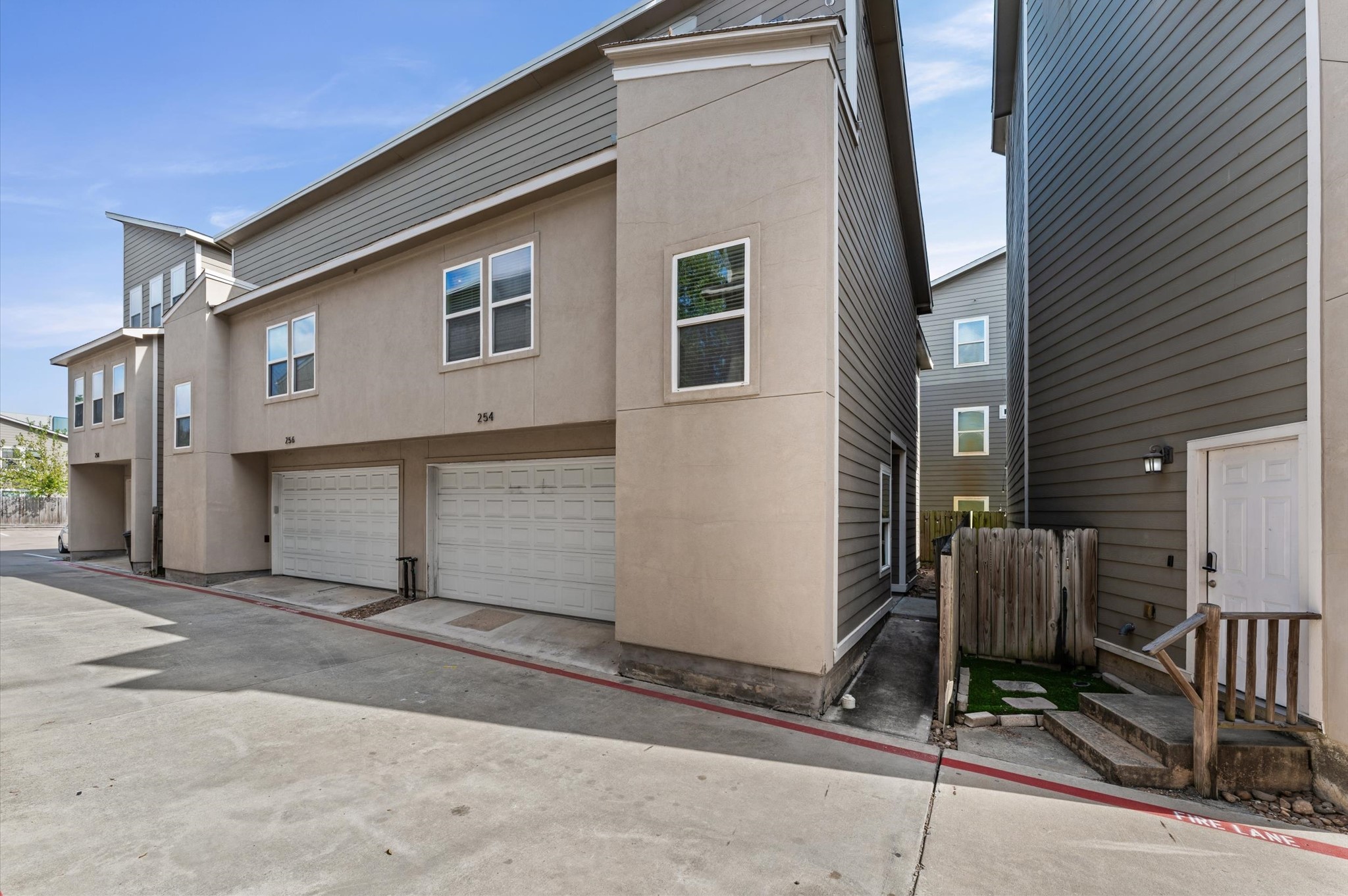 254 N Lenox Street Property Photo 2