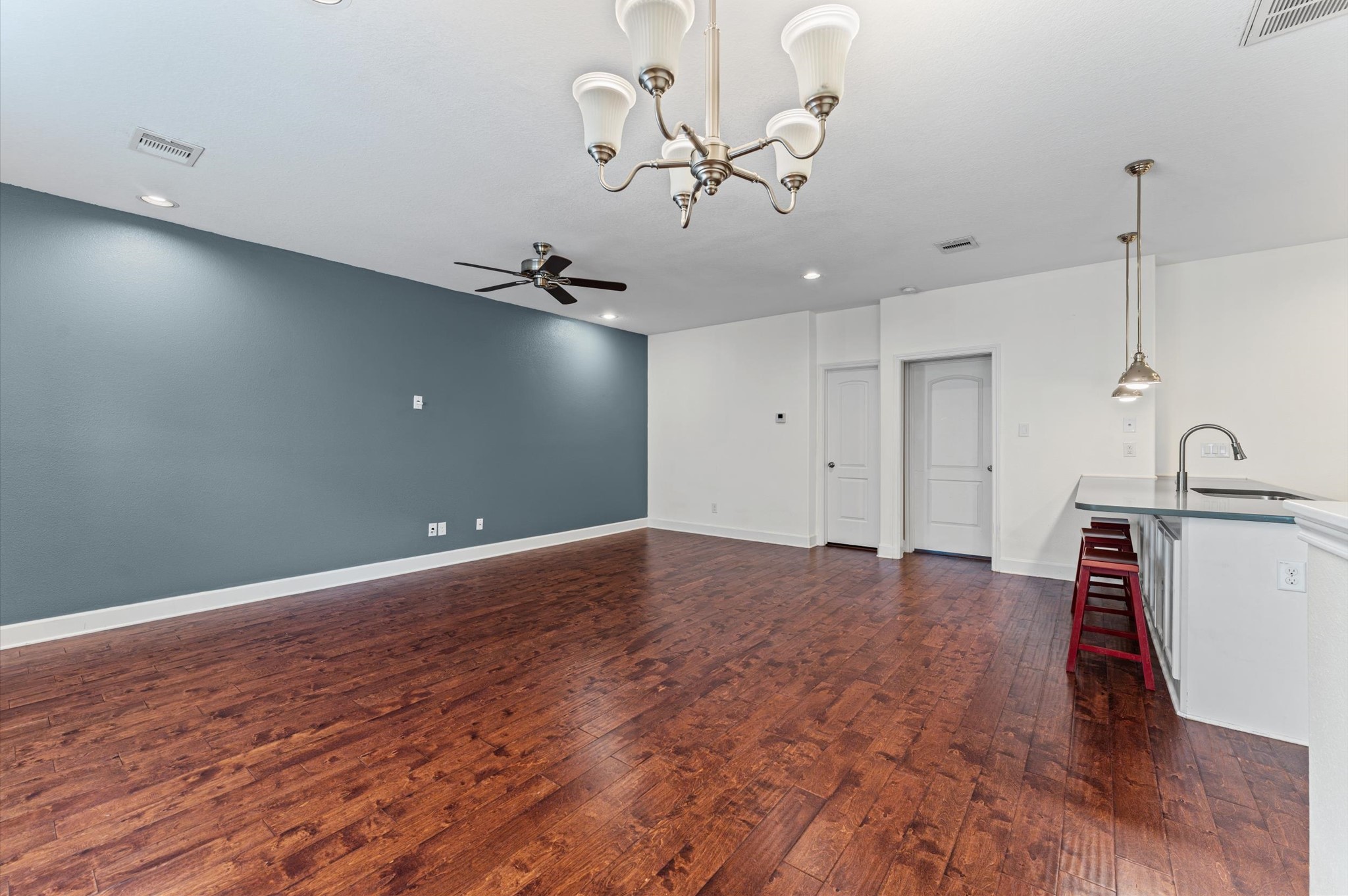 254 N Lenox Street Property Photo 9