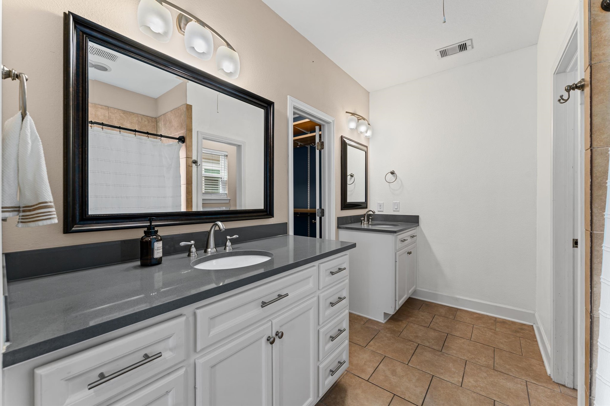 254 N Lenox Street Property Photo 14