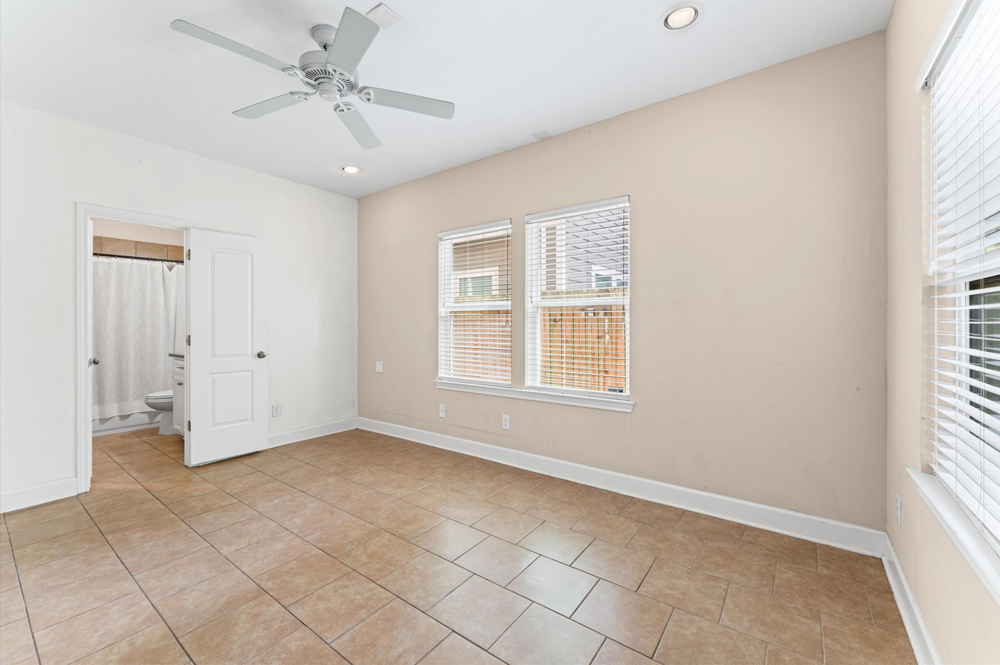 254 N Lenox Street Property Photo 16