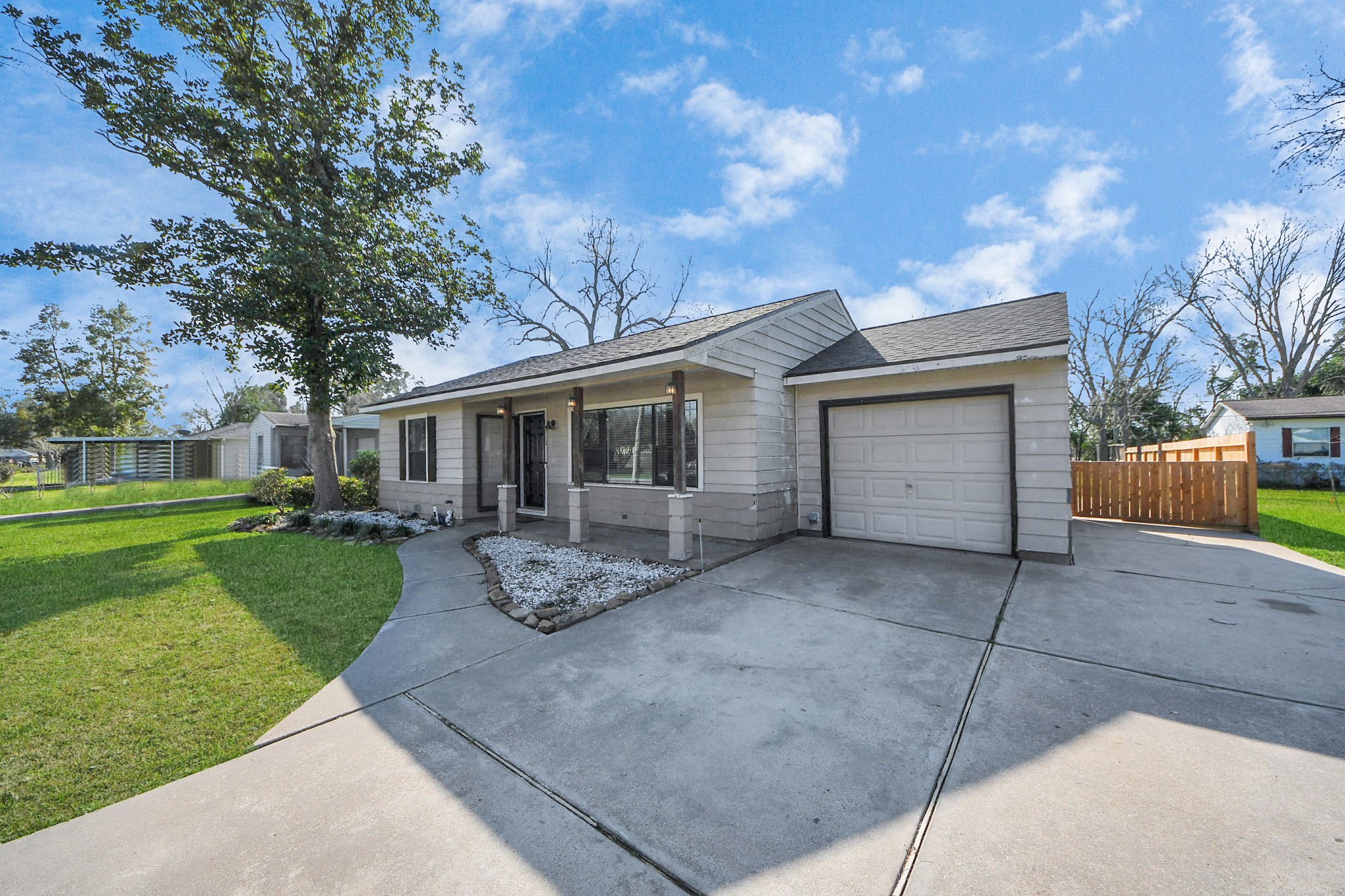 710 Dezso Drive Property Photo 3