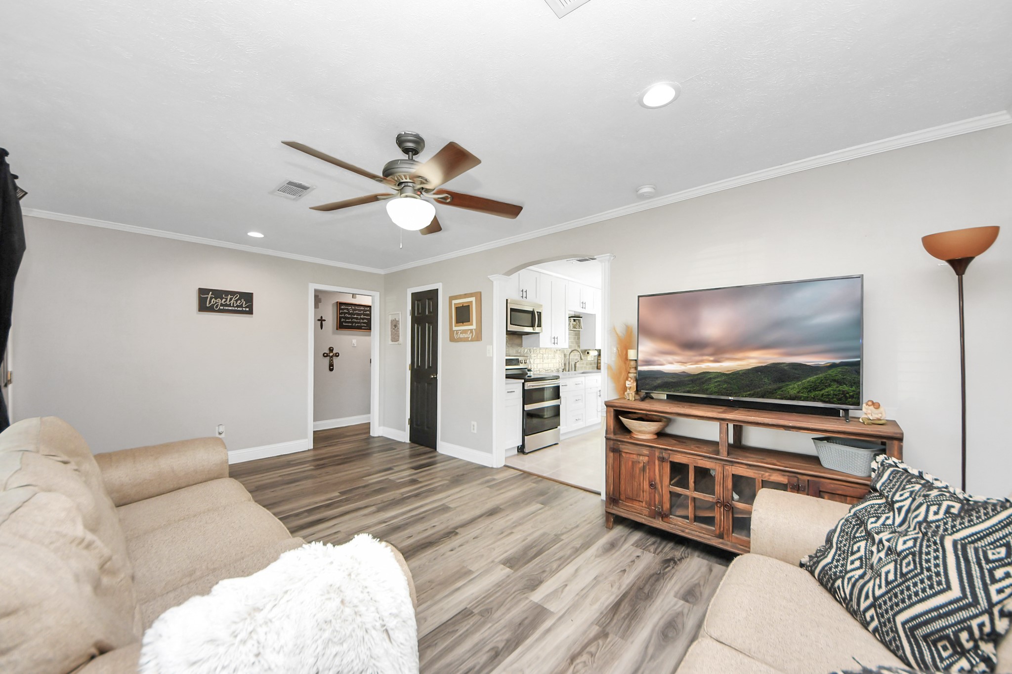 710 Dezso Drive Property Photo 11