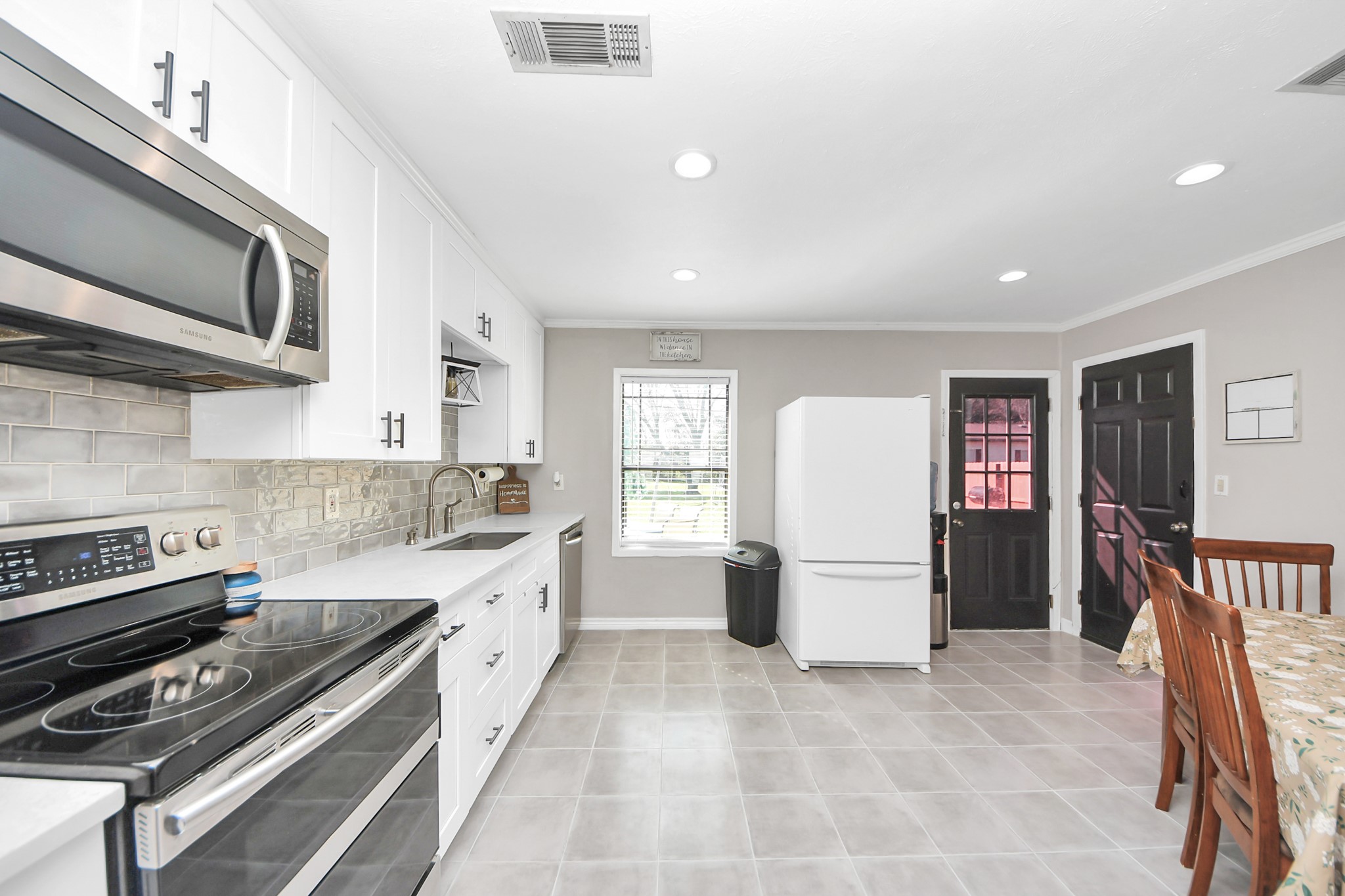 710 Dezso Drive Property Photo 13