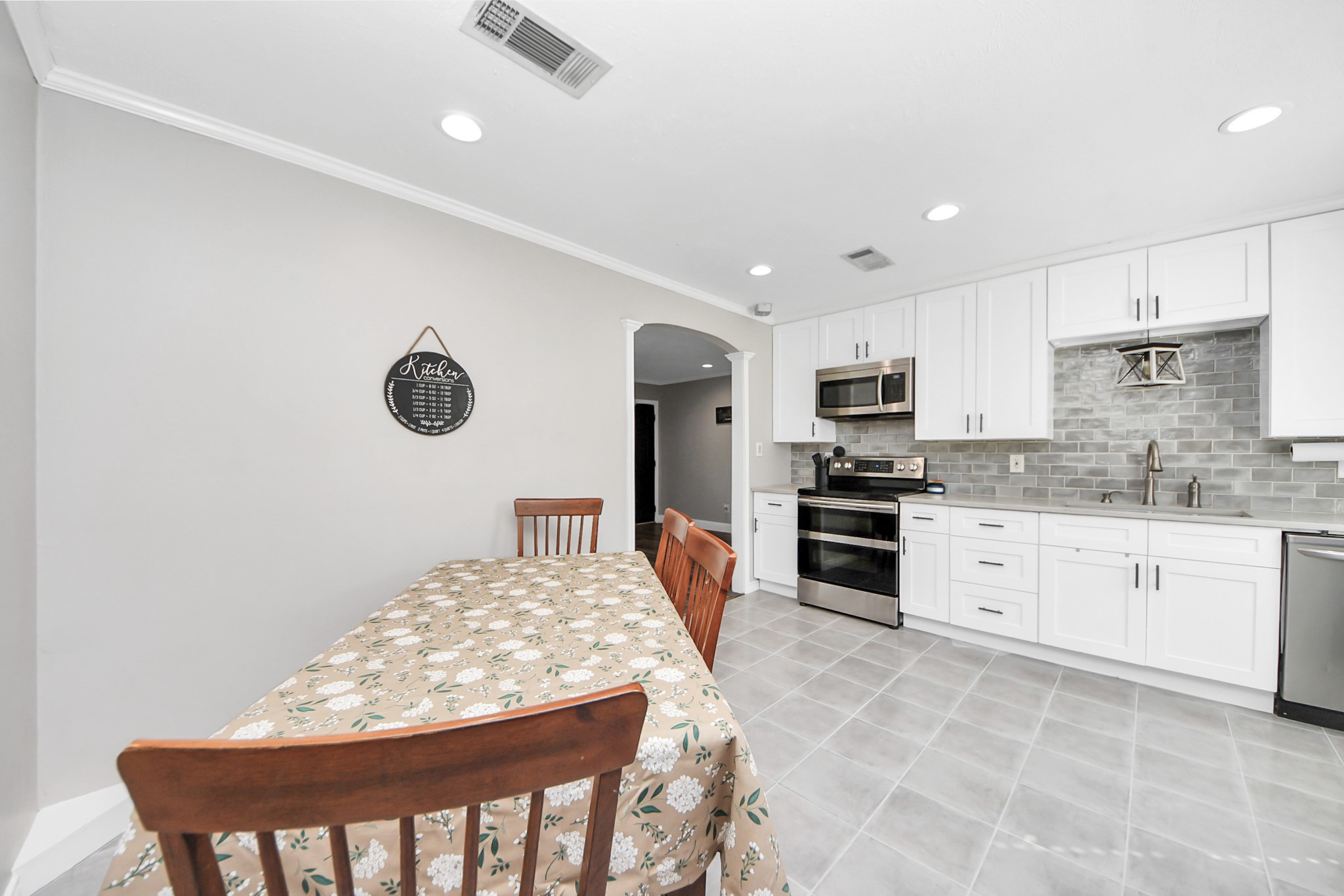 710 Dezso Drive Property Photo 19