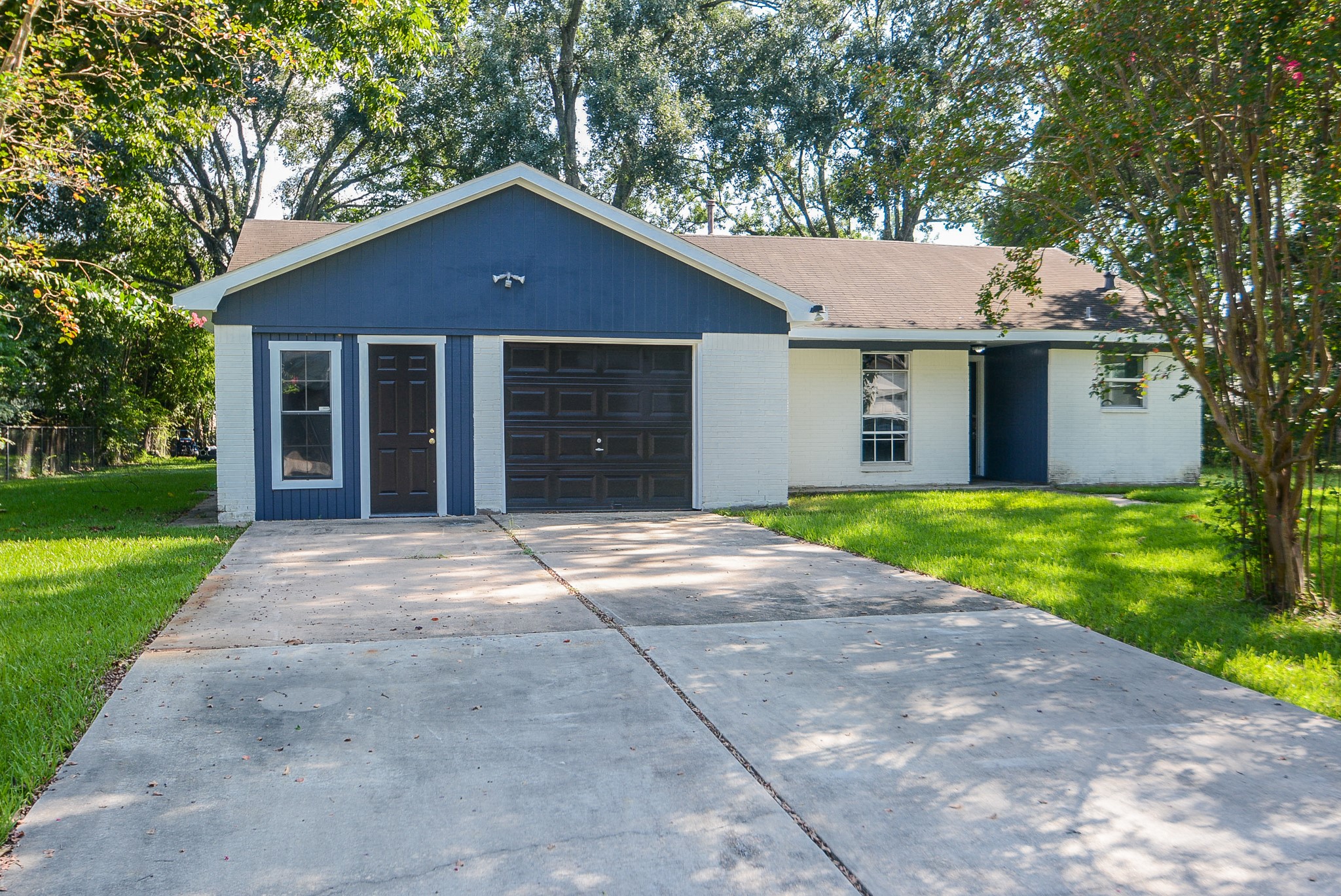 12315 Maxim Drive Property Photo 1