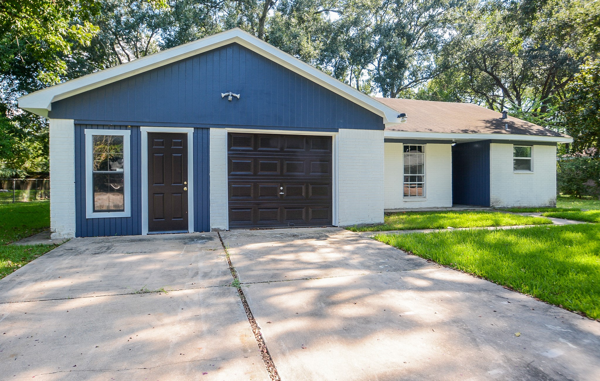 12315 Maxim Drive Property Photo 4