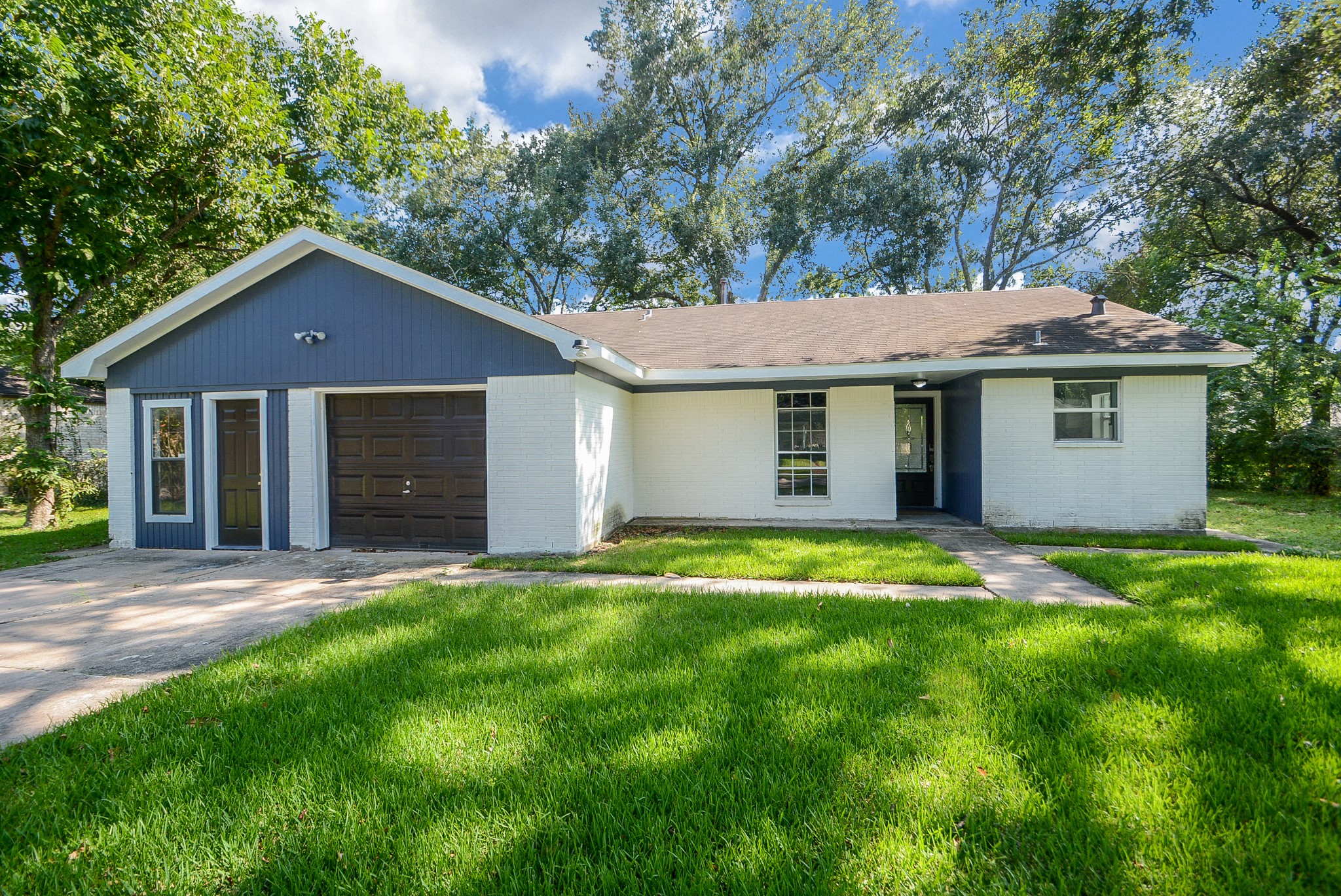 12315 Maxim Drive Property Photo 5
