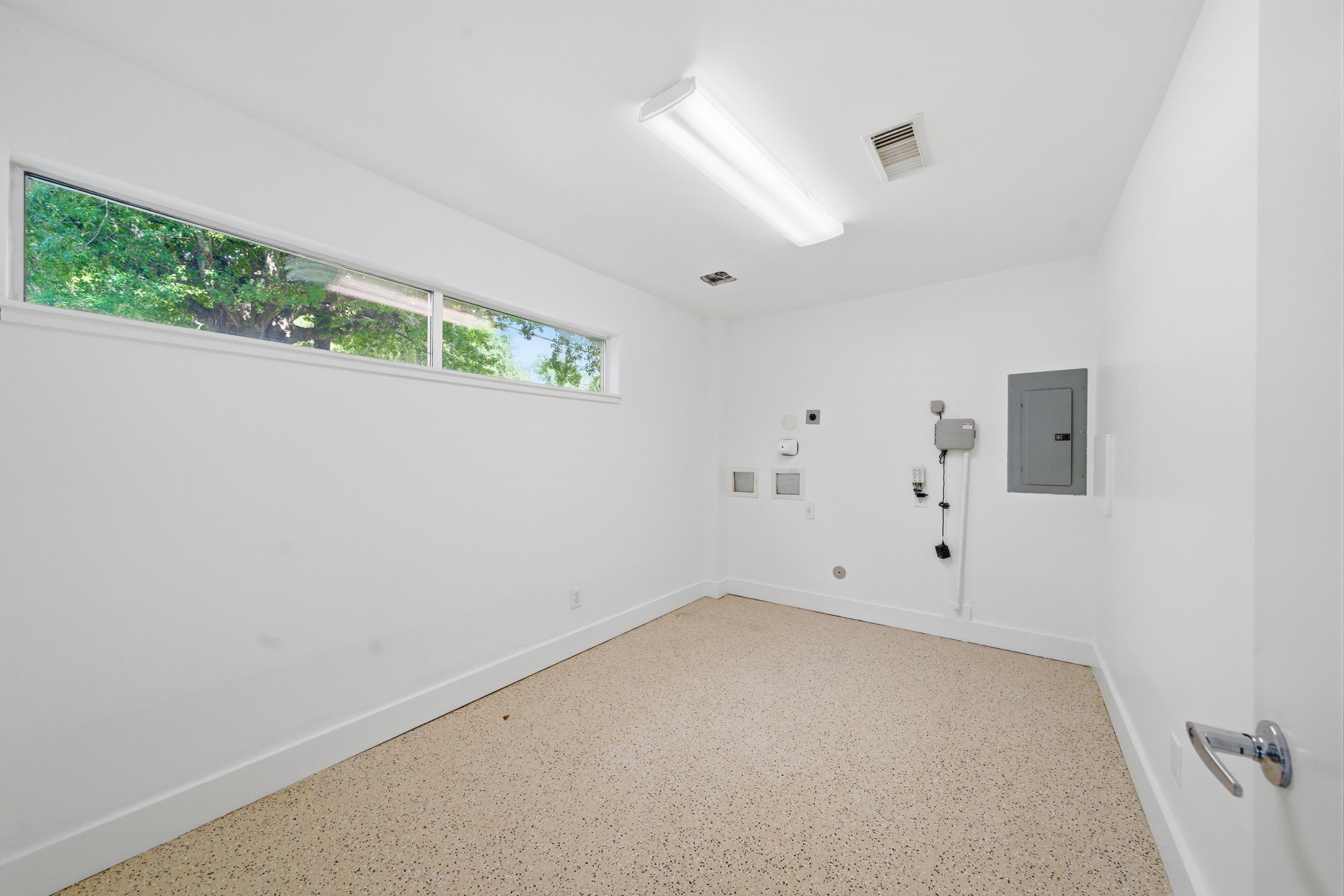 7002 Newcastle Street Property Photo 9