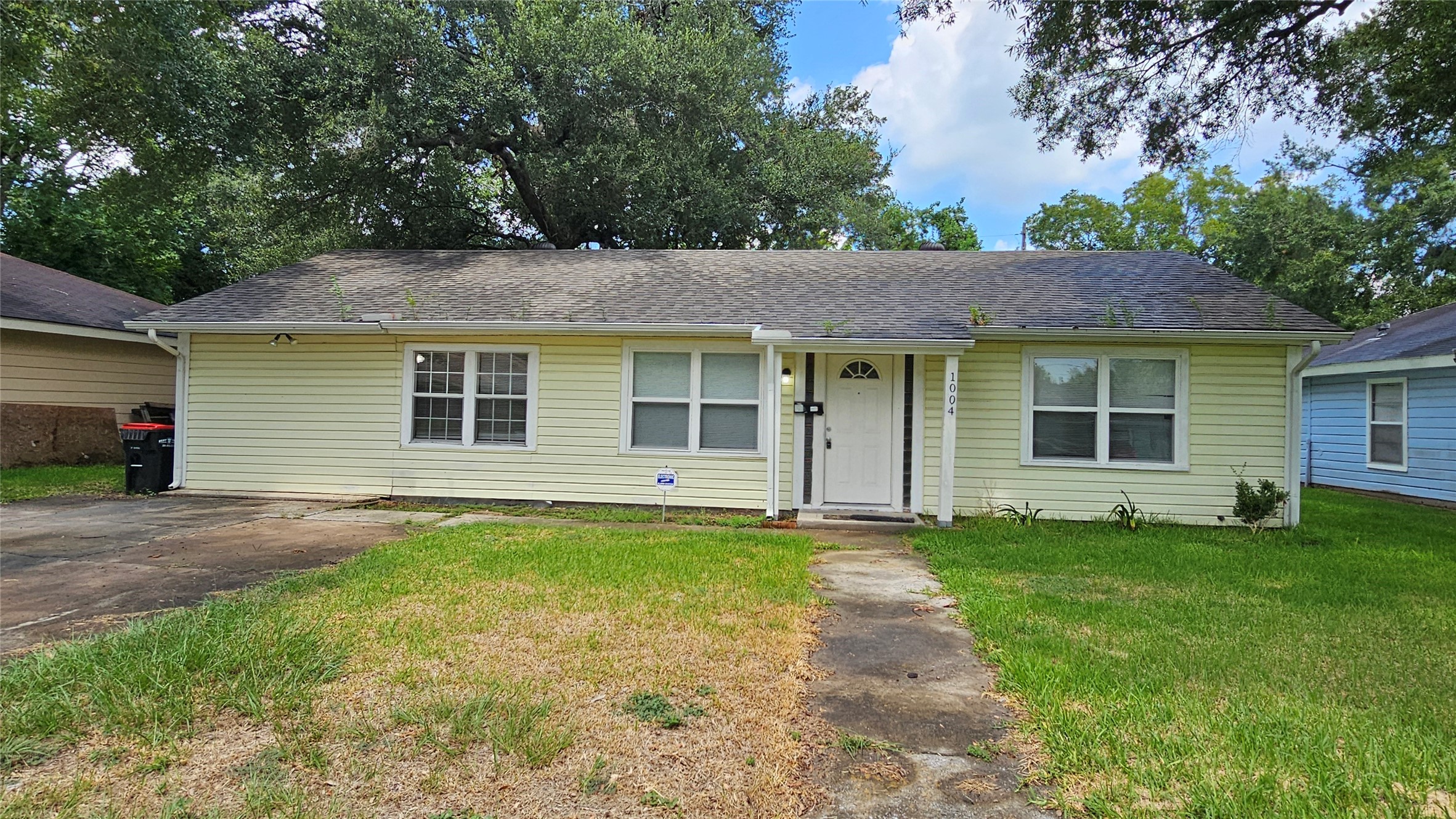 1004 S Shepherd Drive Property Photo 1