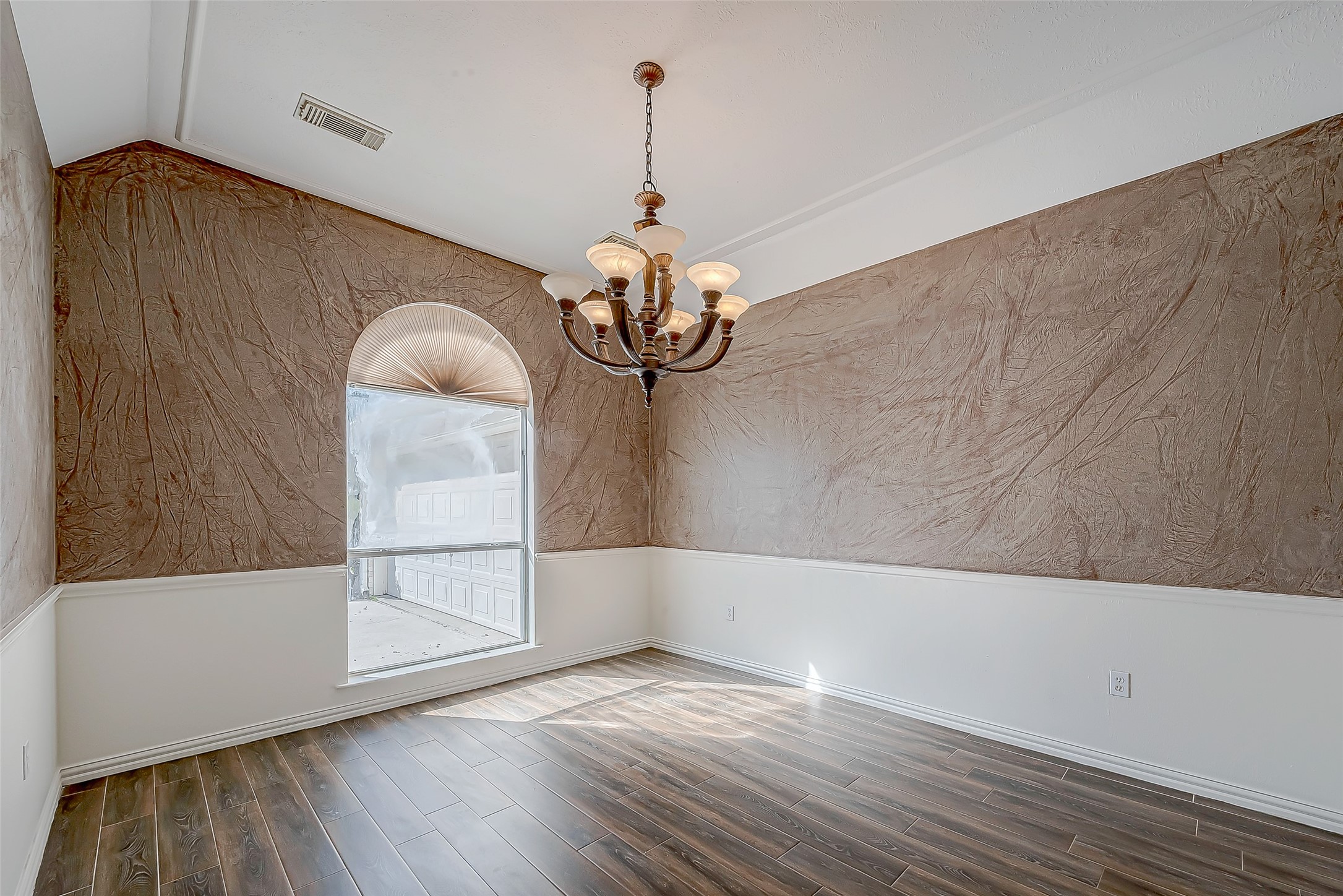 16002 Castletown Park Court Property Photo 9