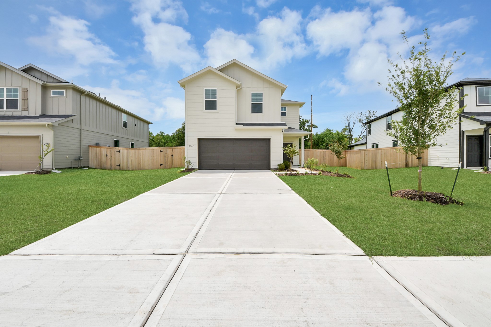 6922 Bens Landing Property Photo 3