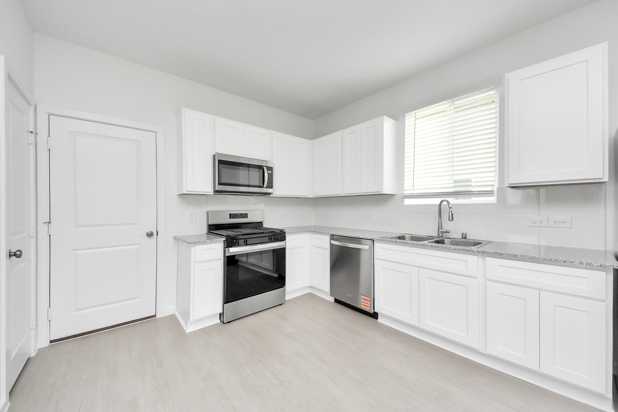 6922 Bens Landing Property Photo 9