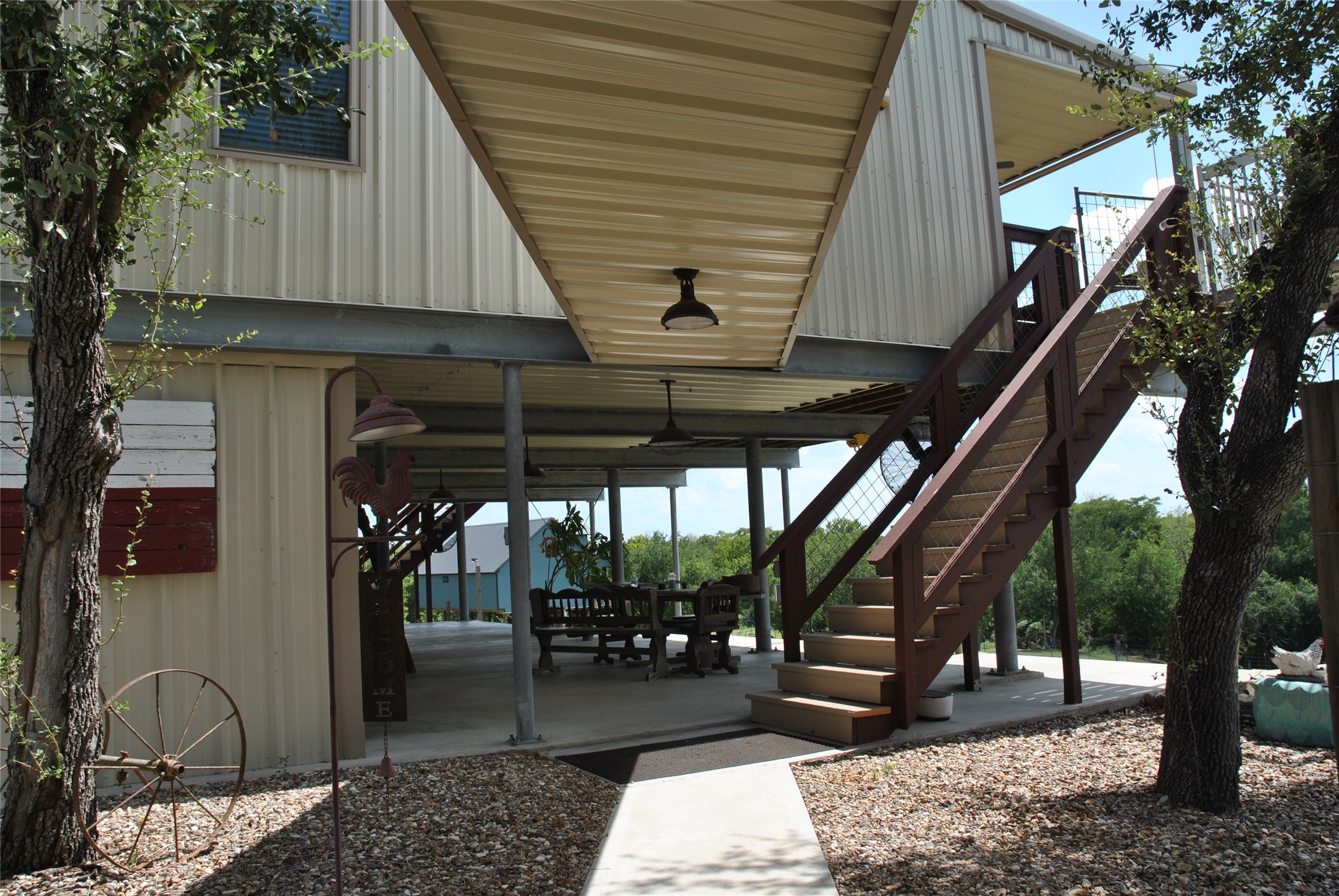 17377 Highway 87 N Property Photo 2