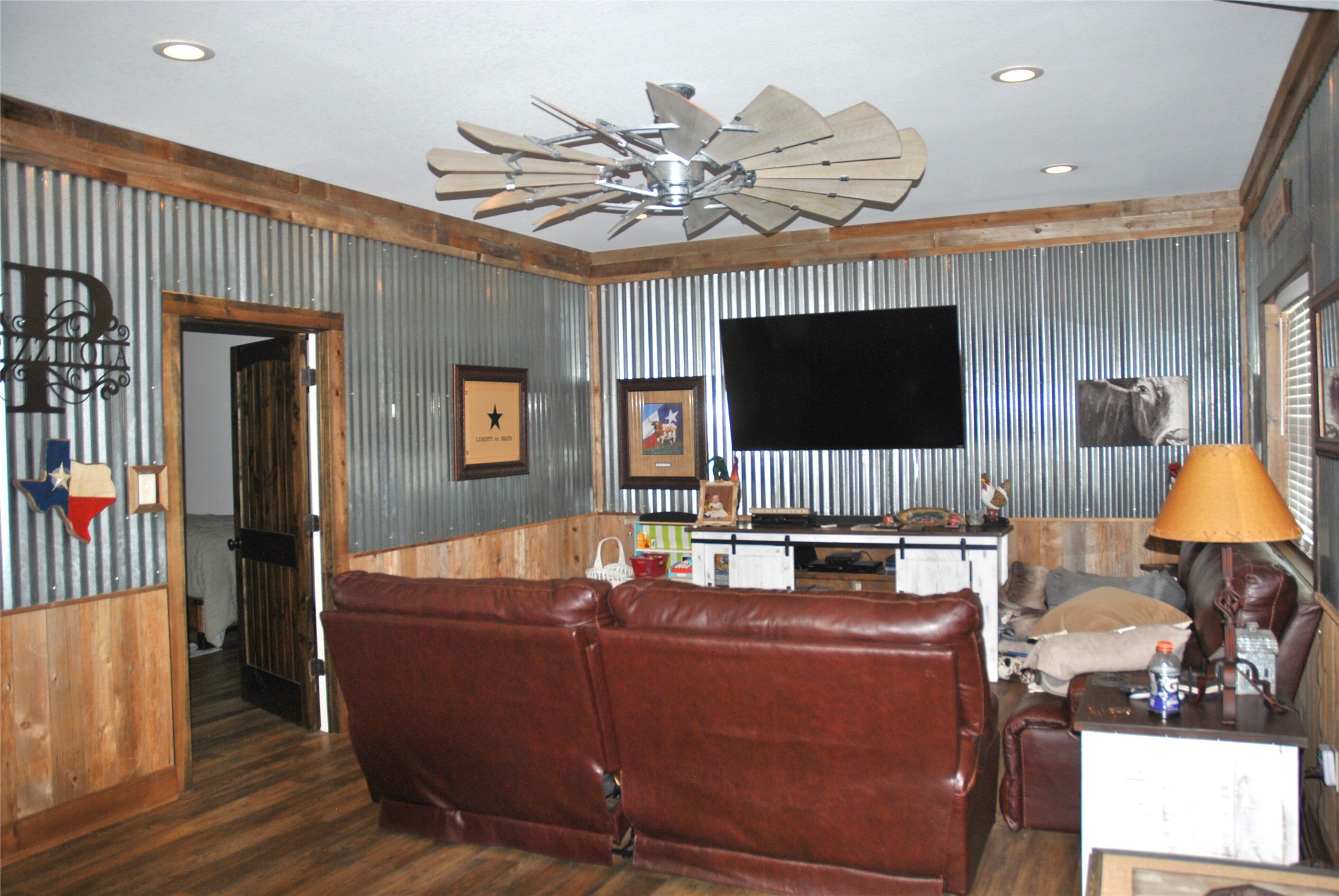 17377 Highway 87 N Property Photo 8