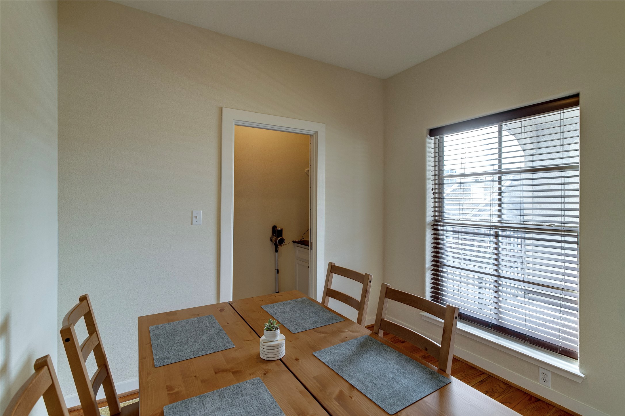 2216 Chenevert Street 11 Property Photo 8