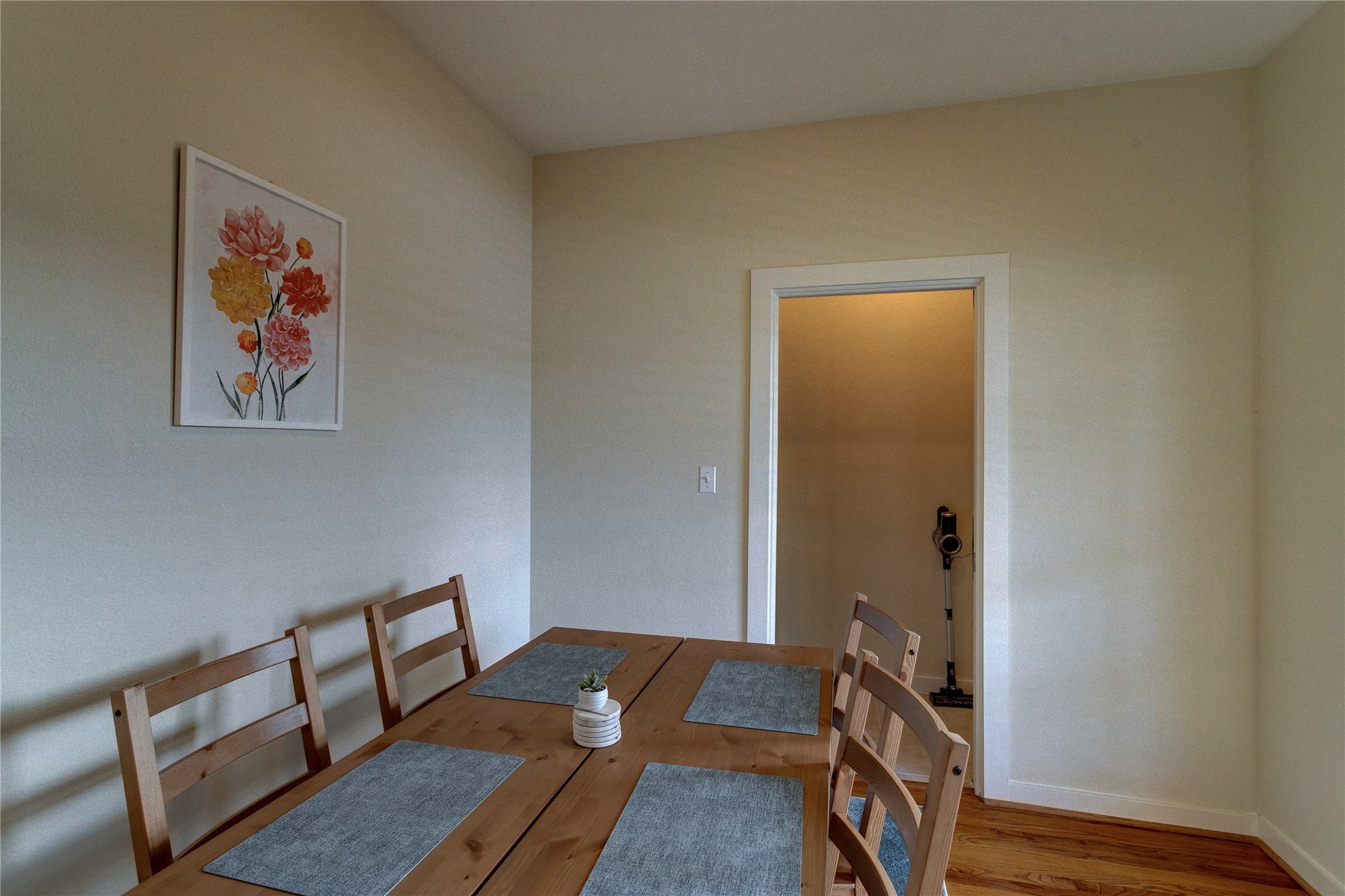 2216 Chenevert Street 11 Property Photo 9