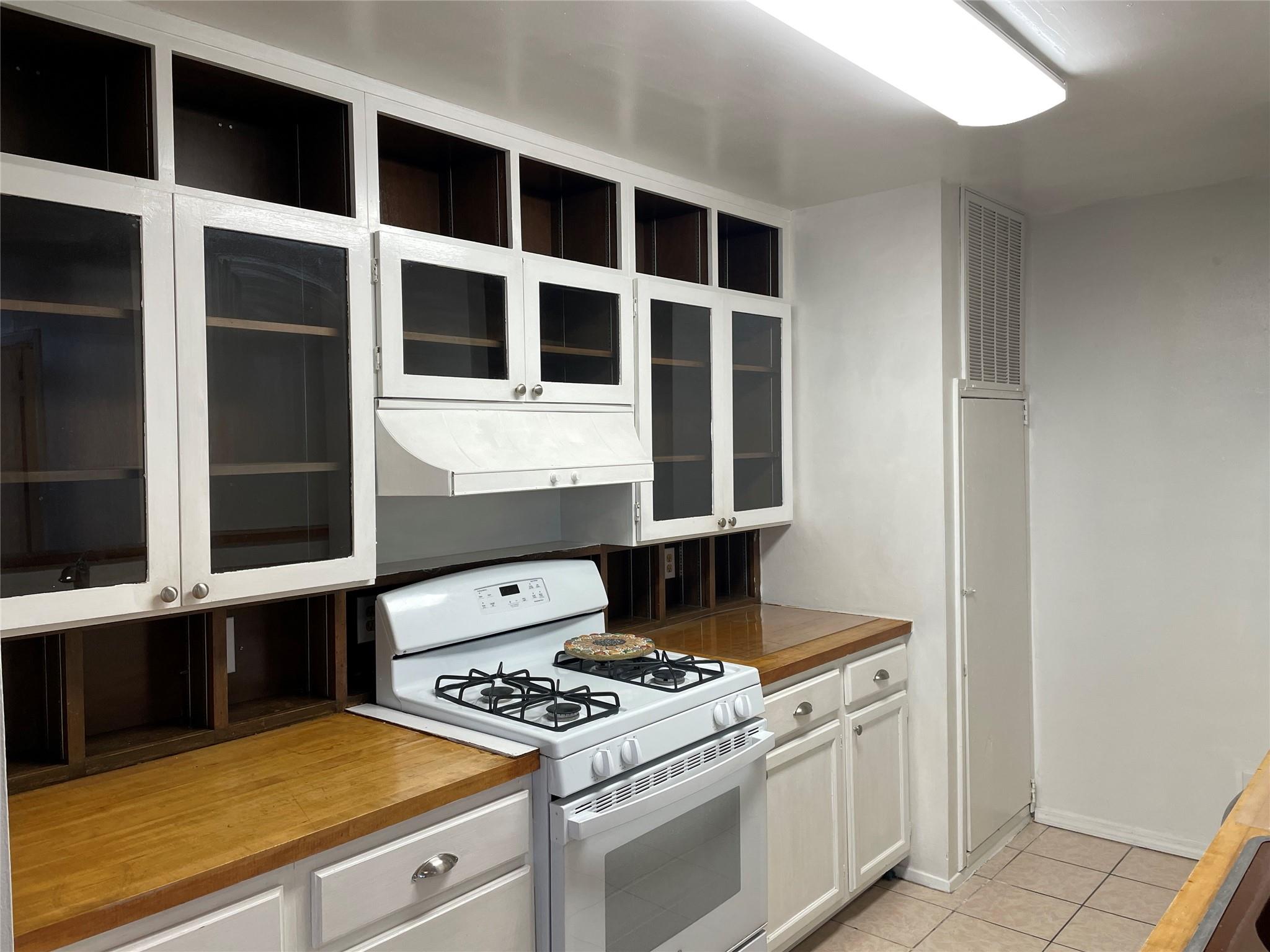 2104 Strand Street 4s Property Photo 4