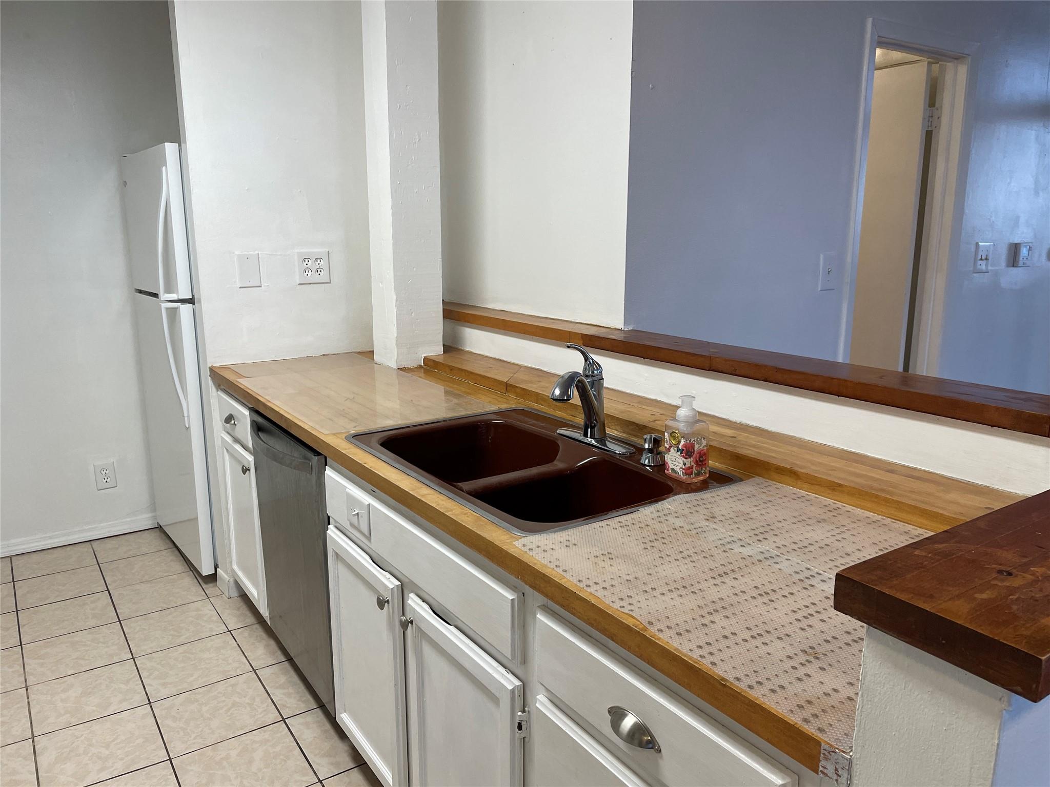 2104 Strand Street 4s Property Photo 5