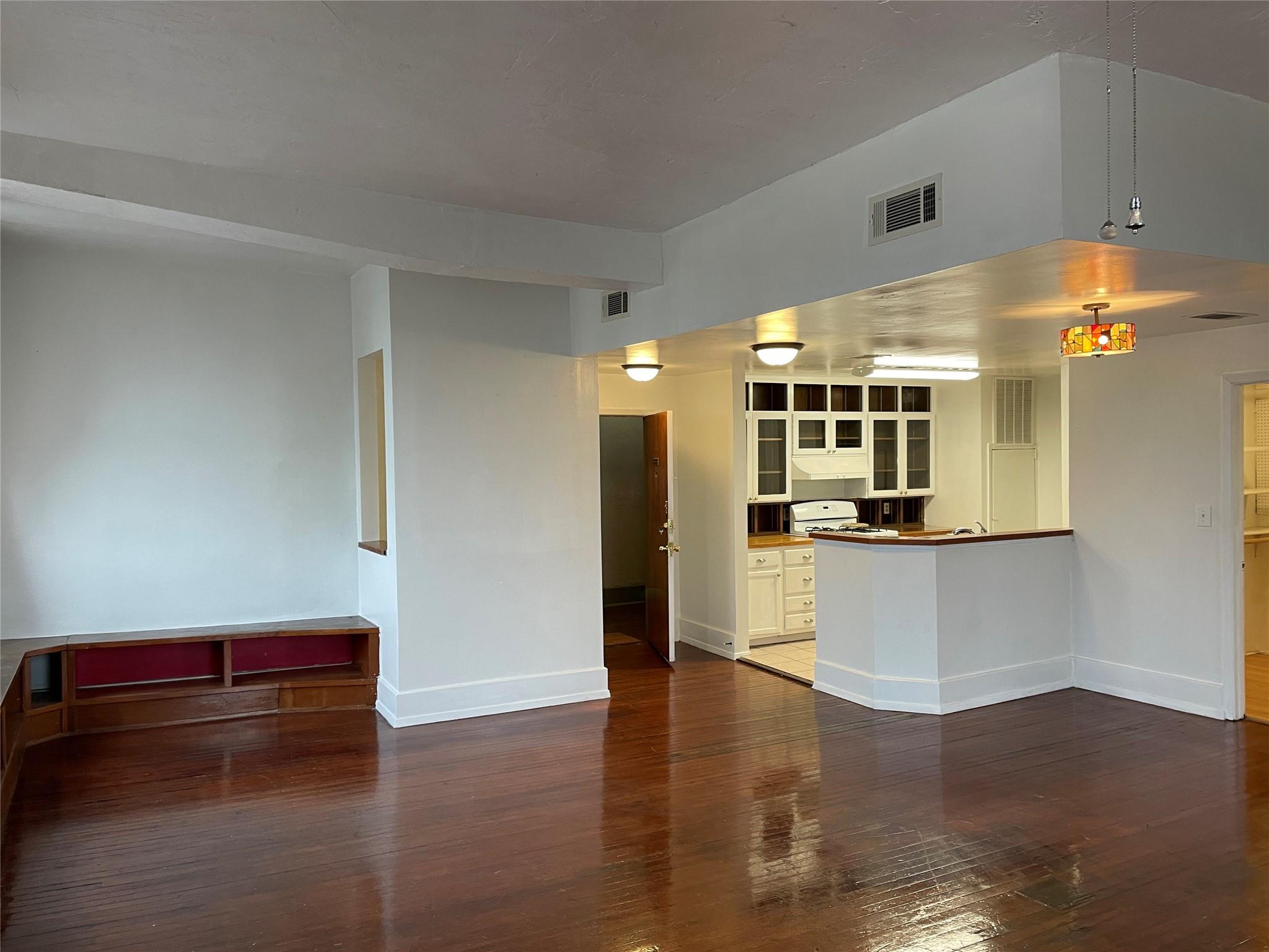 2104 Strand Street 4s Property Photo 7