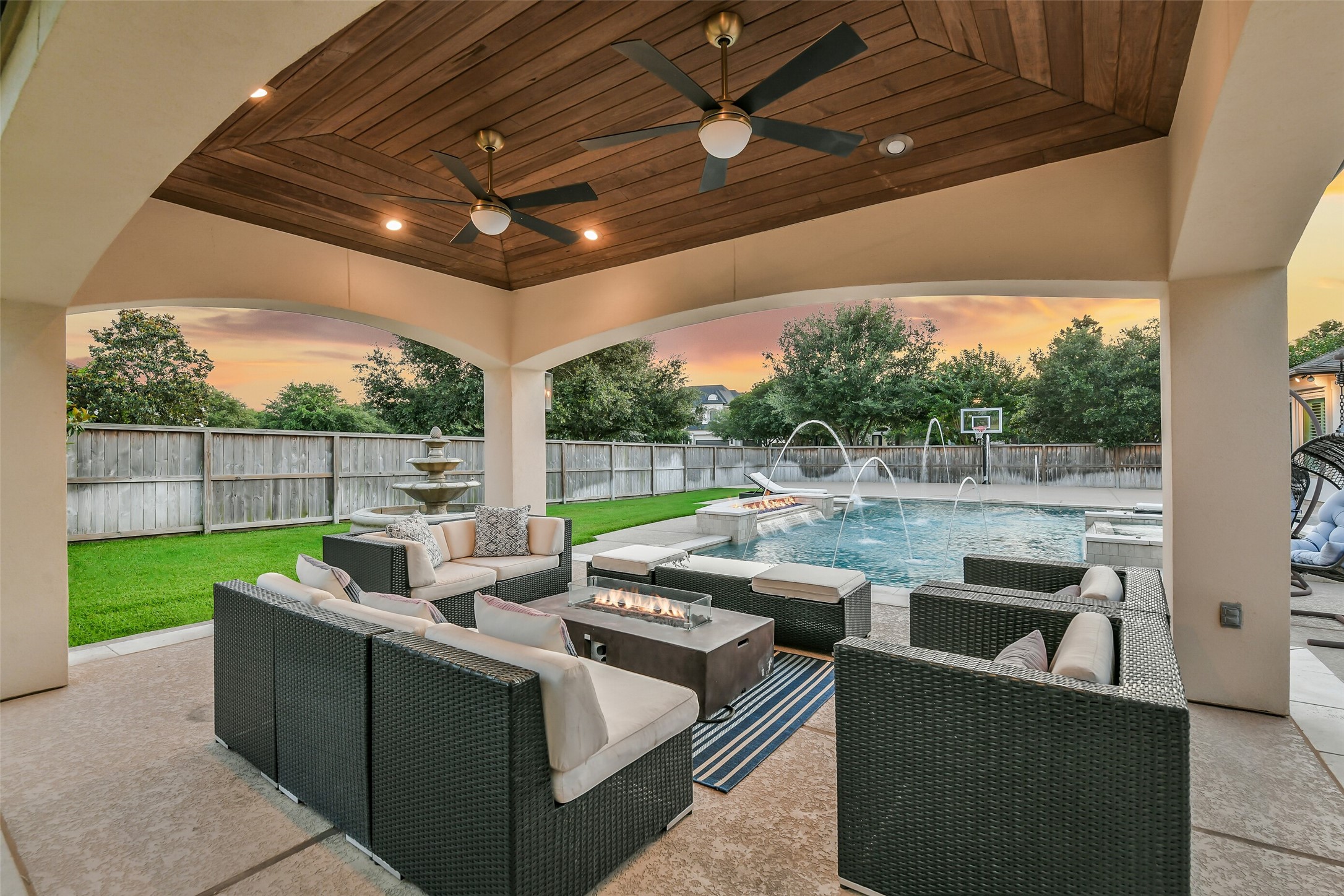 27711 Stonehurst Lane Property Photo 9
