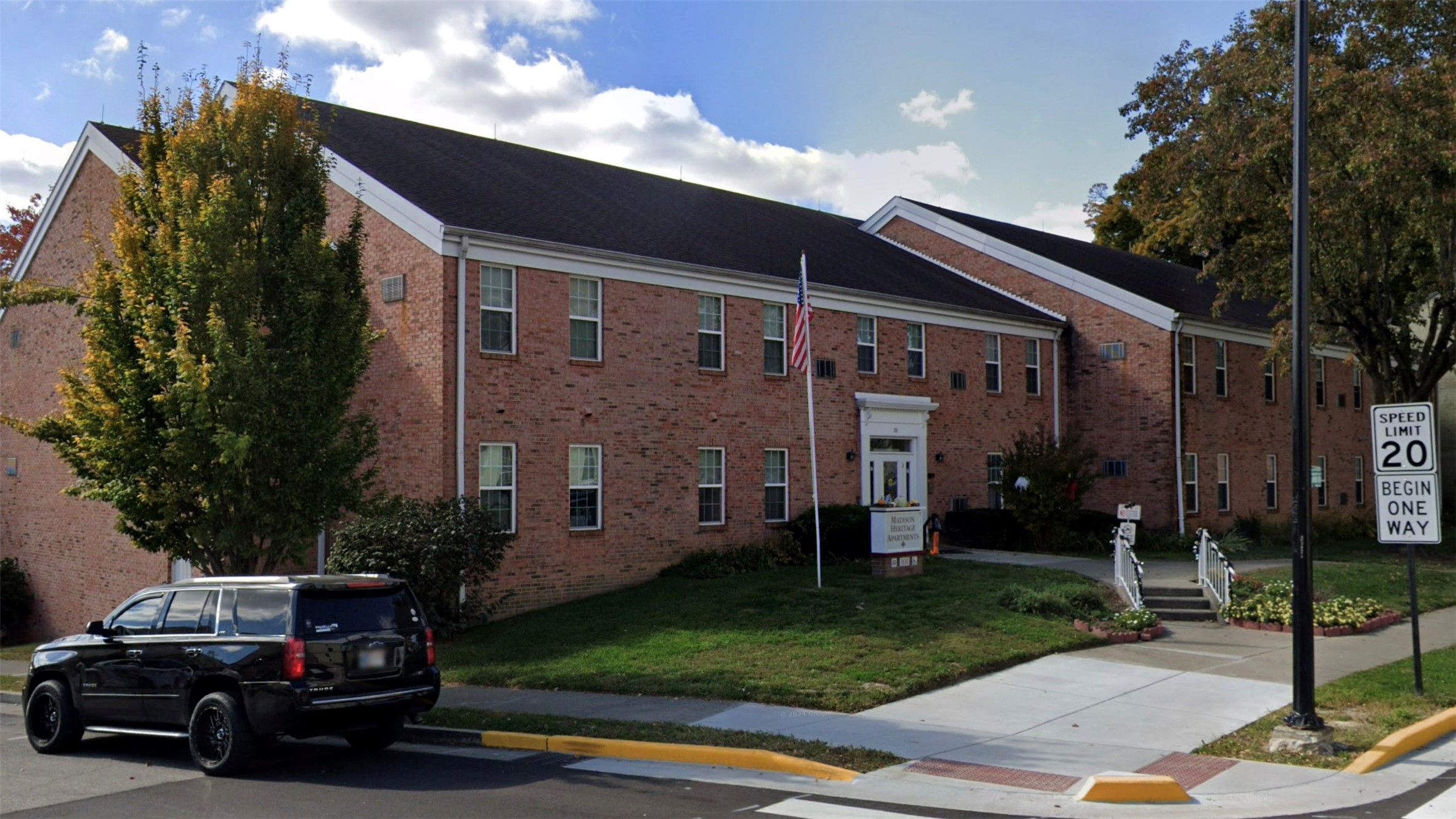 101 W 2nd St Property Photo 1