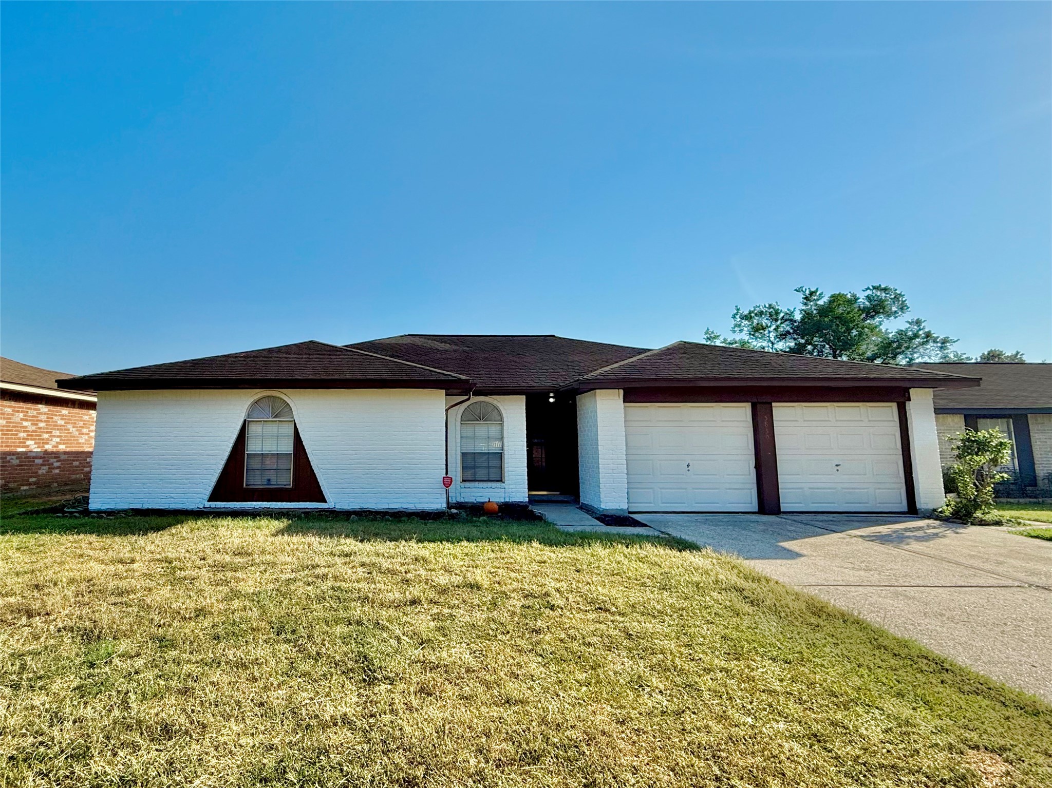 5850 Fallengate Drive Property Photo 1