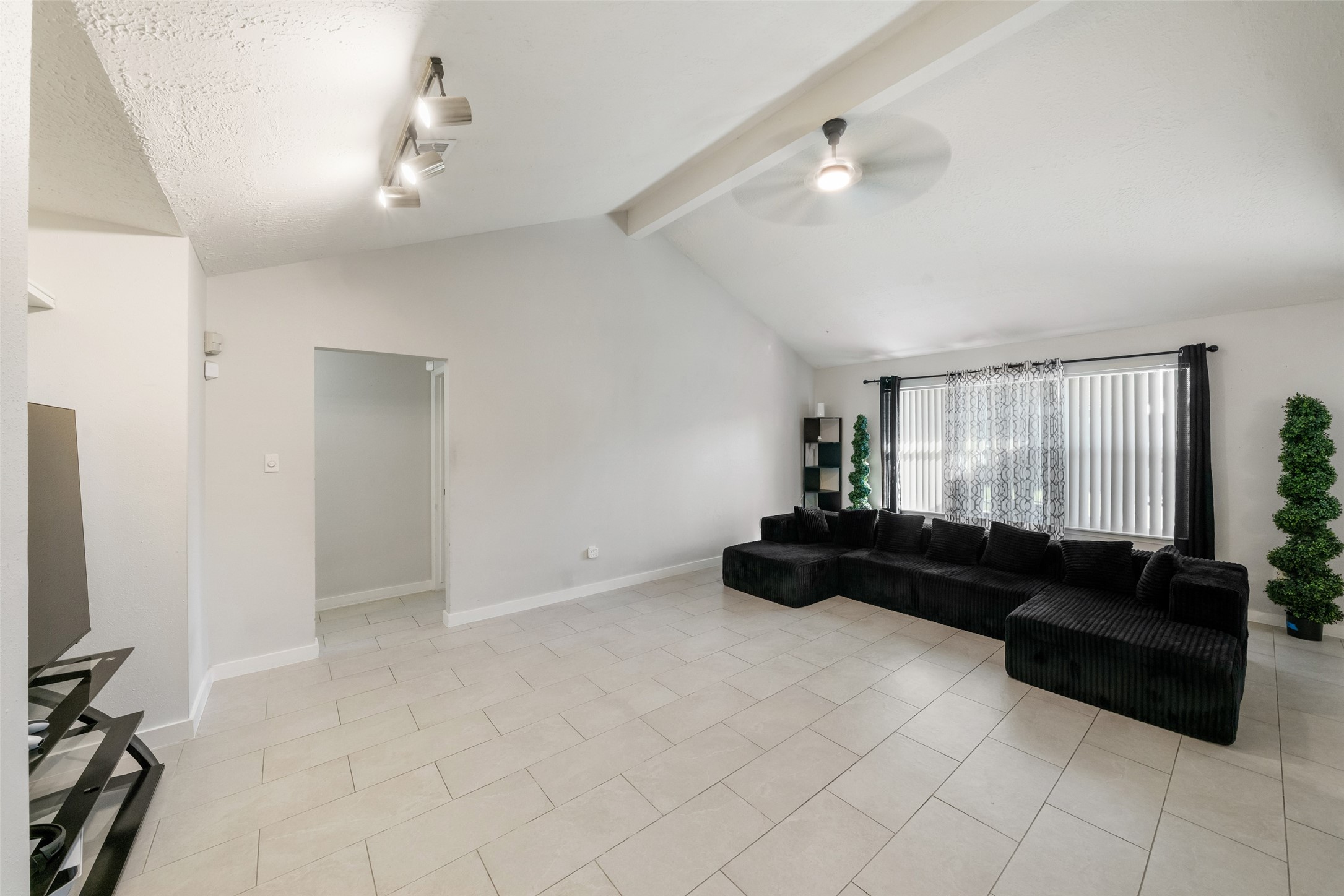 5850 Fallengate Drive Property Photo 1