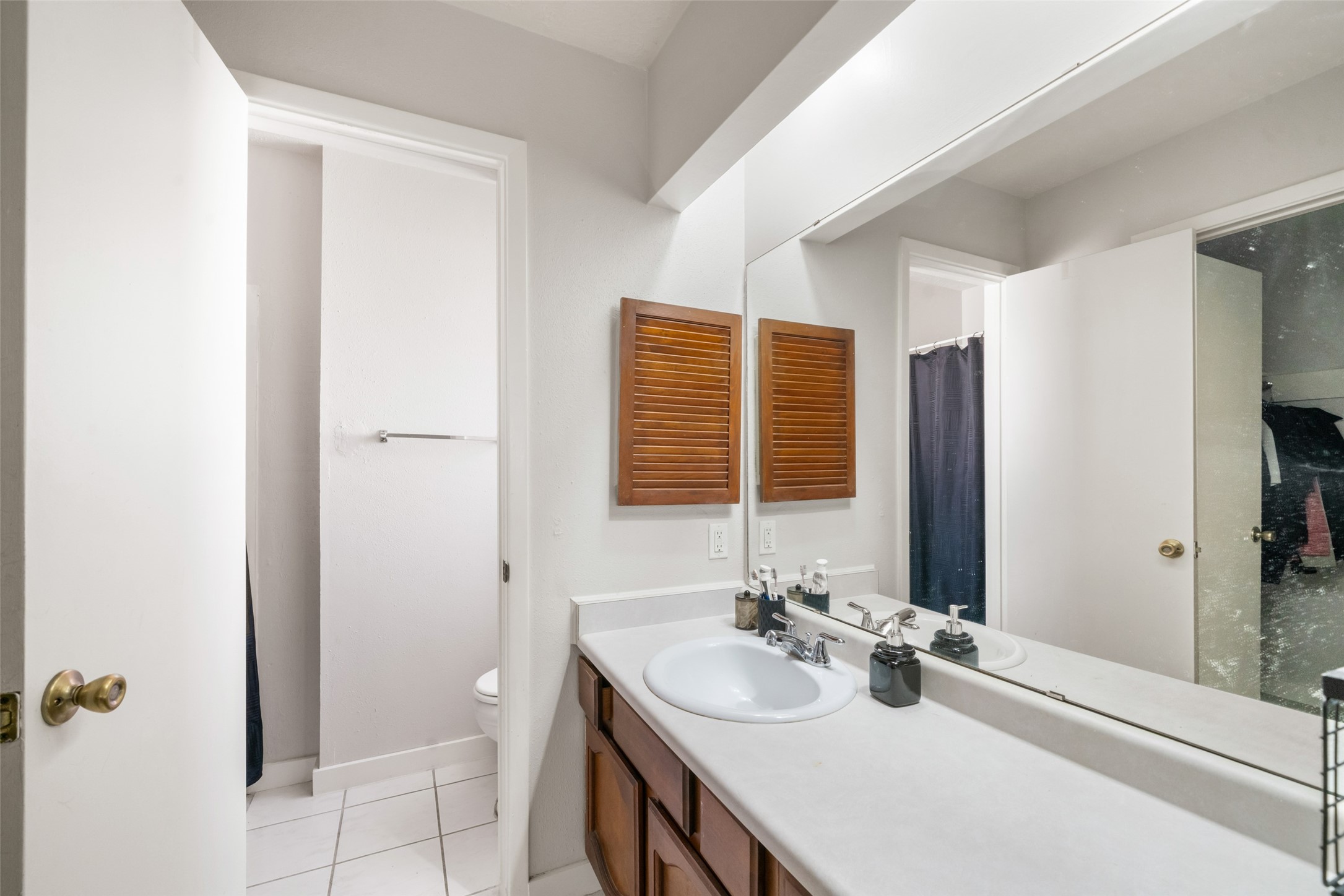 5850 Fallengate Drive Property Photo 17