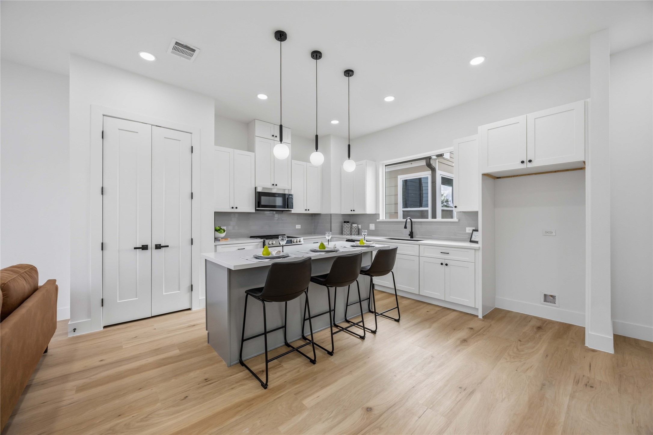 2010 Yates Street Property Photo 11