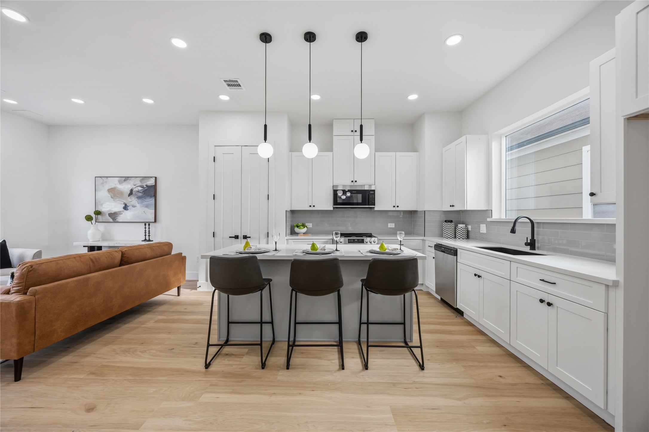 2010 Yates Street Property Photo 12