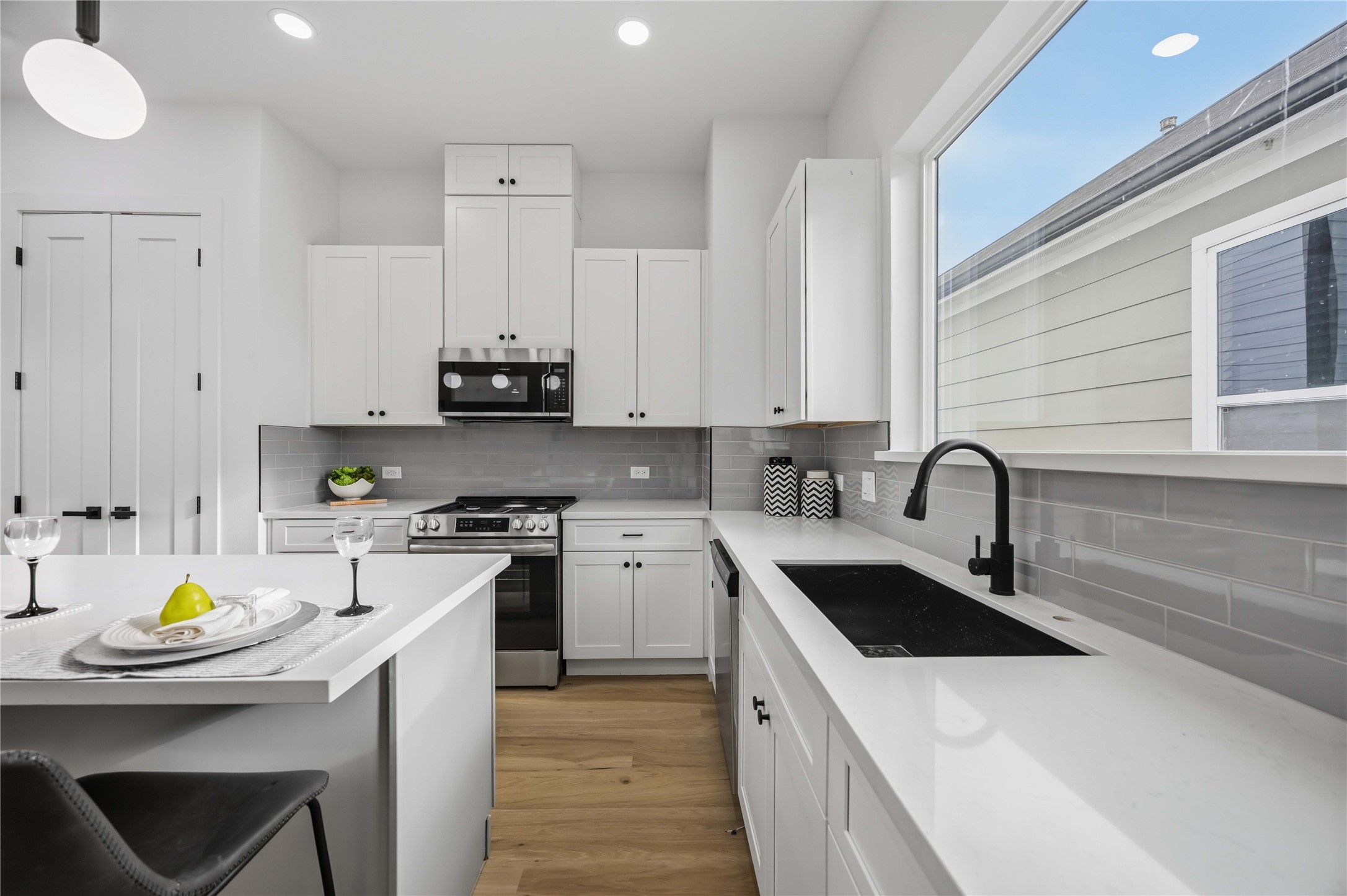 2010 Yates Street Property Photo 13