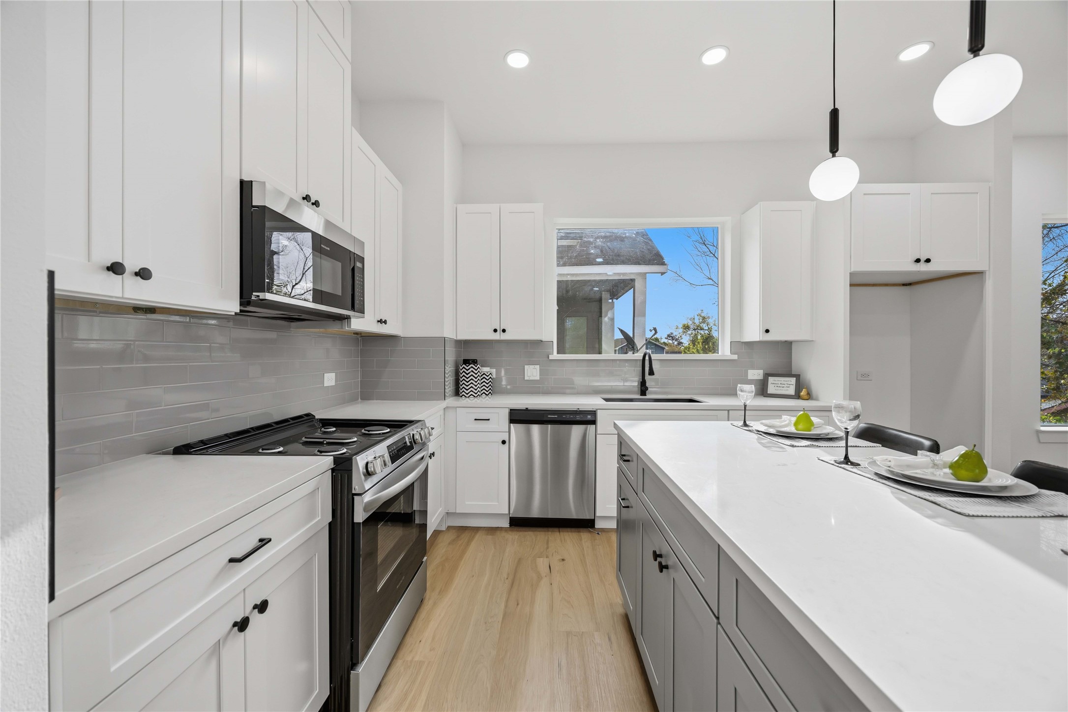 2010 Yates Street Property Photo 14