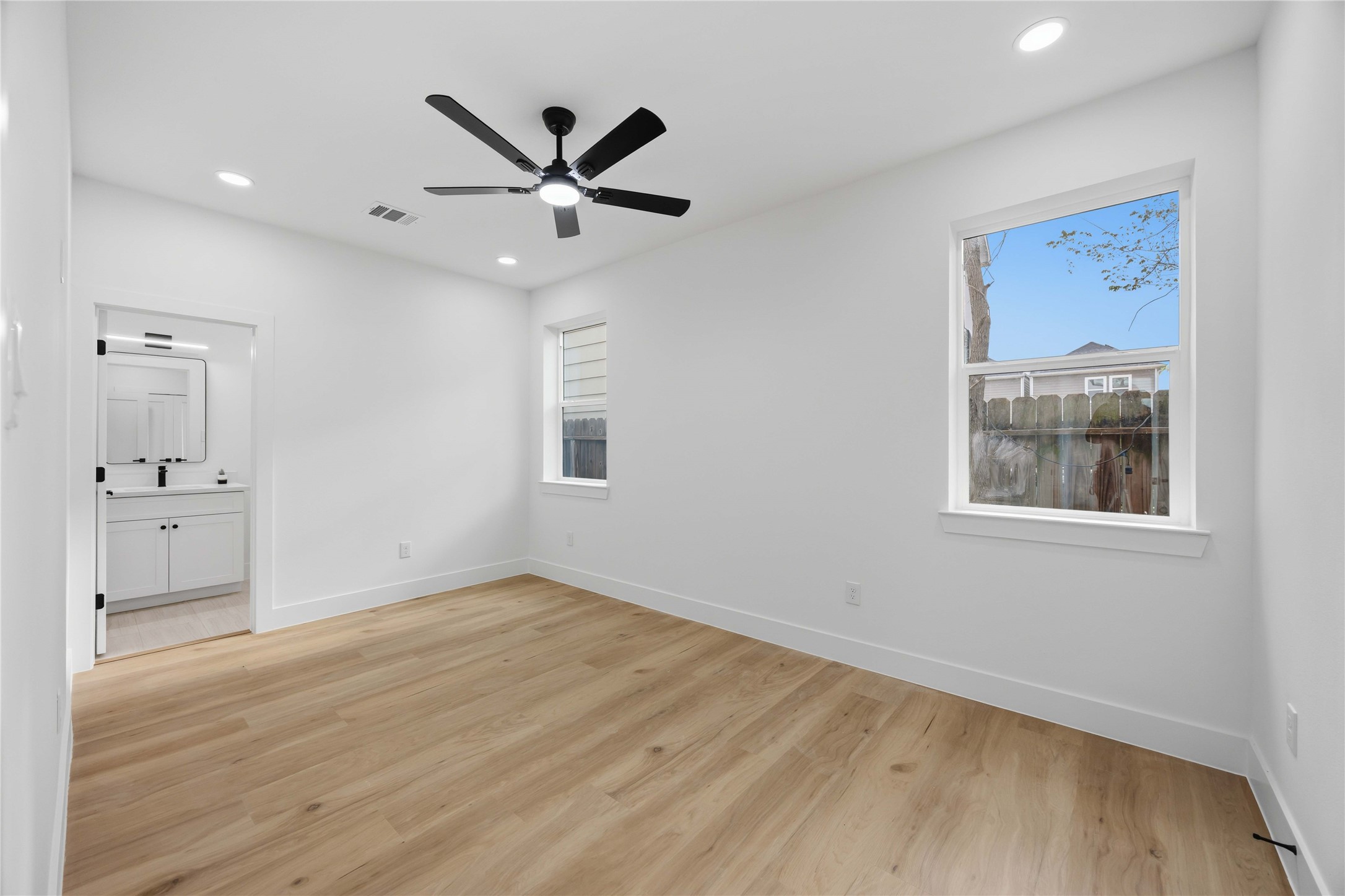 2010 Yates Street Property Photo 23