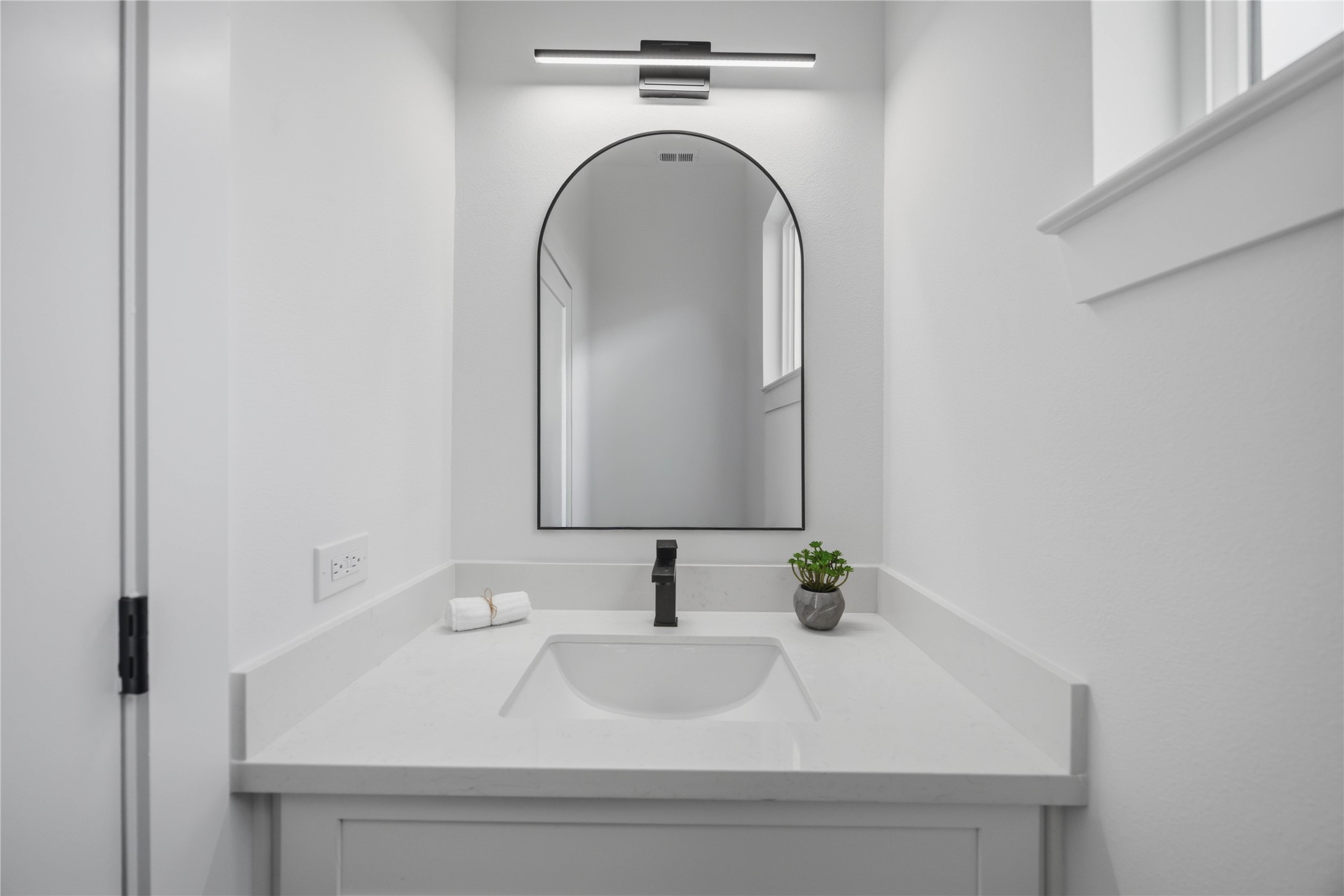 2010 Yates Street Property Photo 26