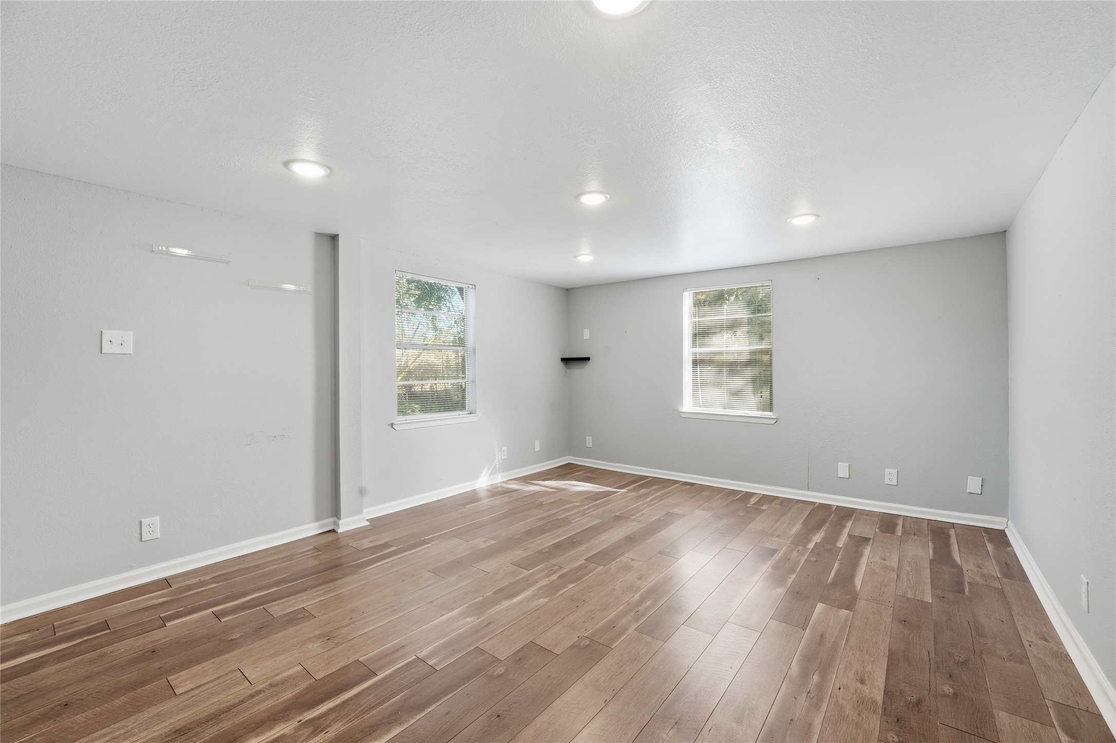6526 Linden Street Property Photo 3