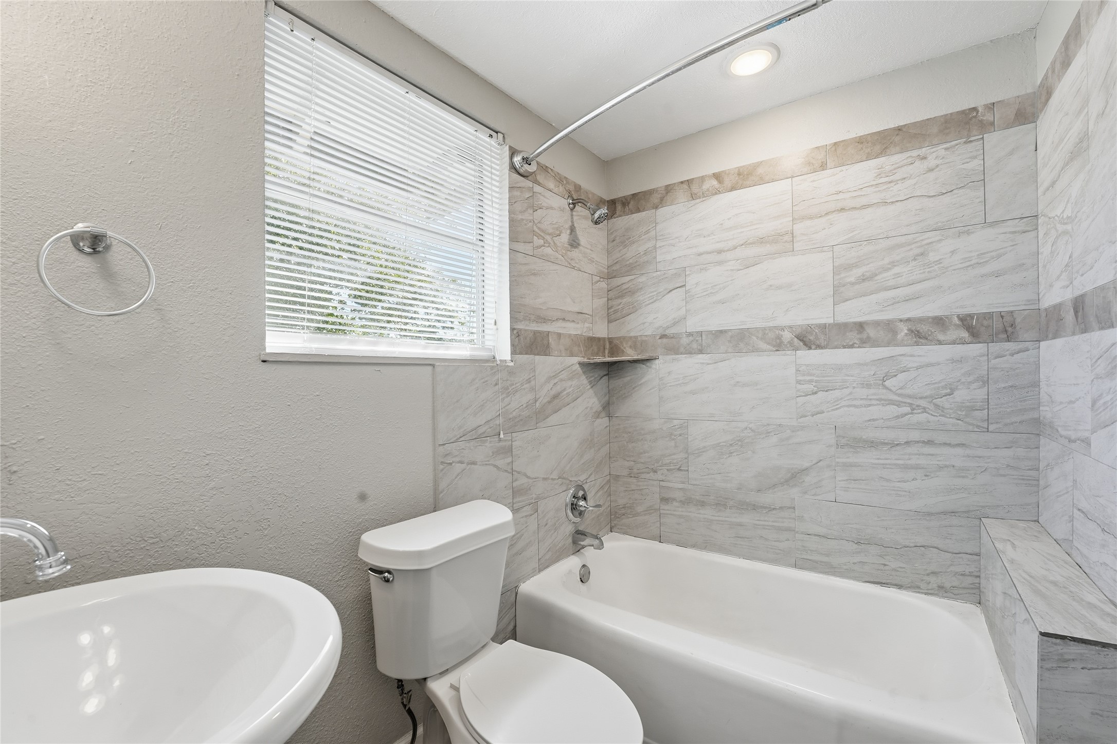 6526 Linden Street Property Photo 11