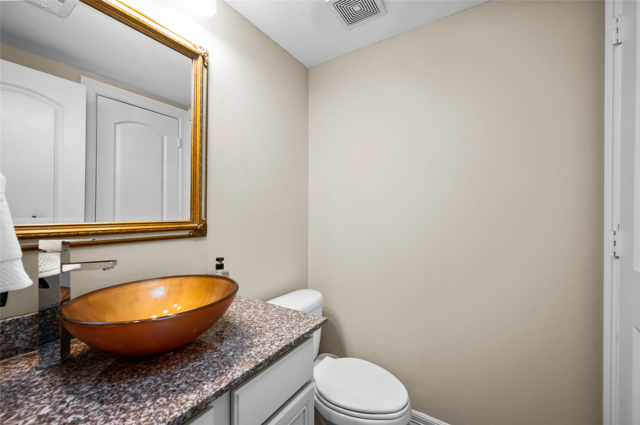 3501 Chenevert Street 22 Property Photo 20