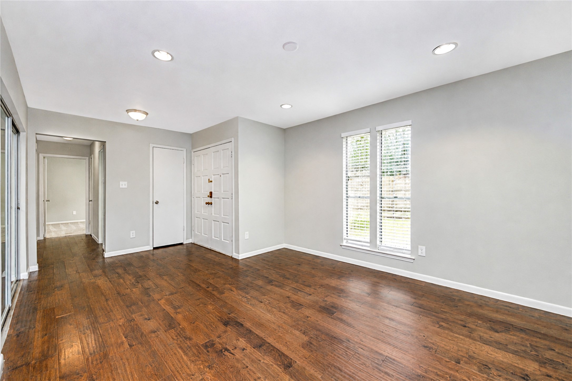 2611 Yorktown Lane Property Photo 3