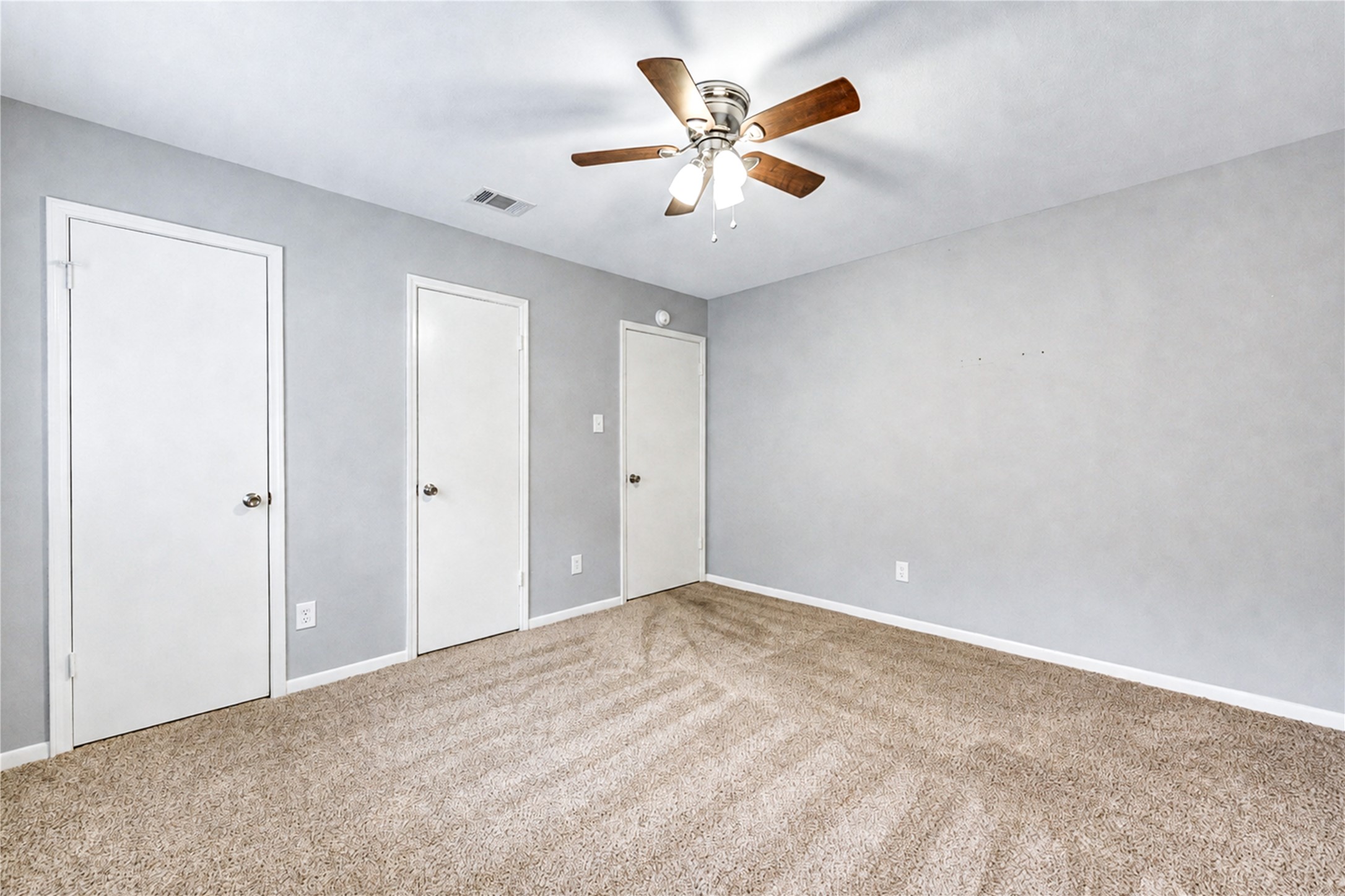 2611 Yorktown Lane Property Photo 5
