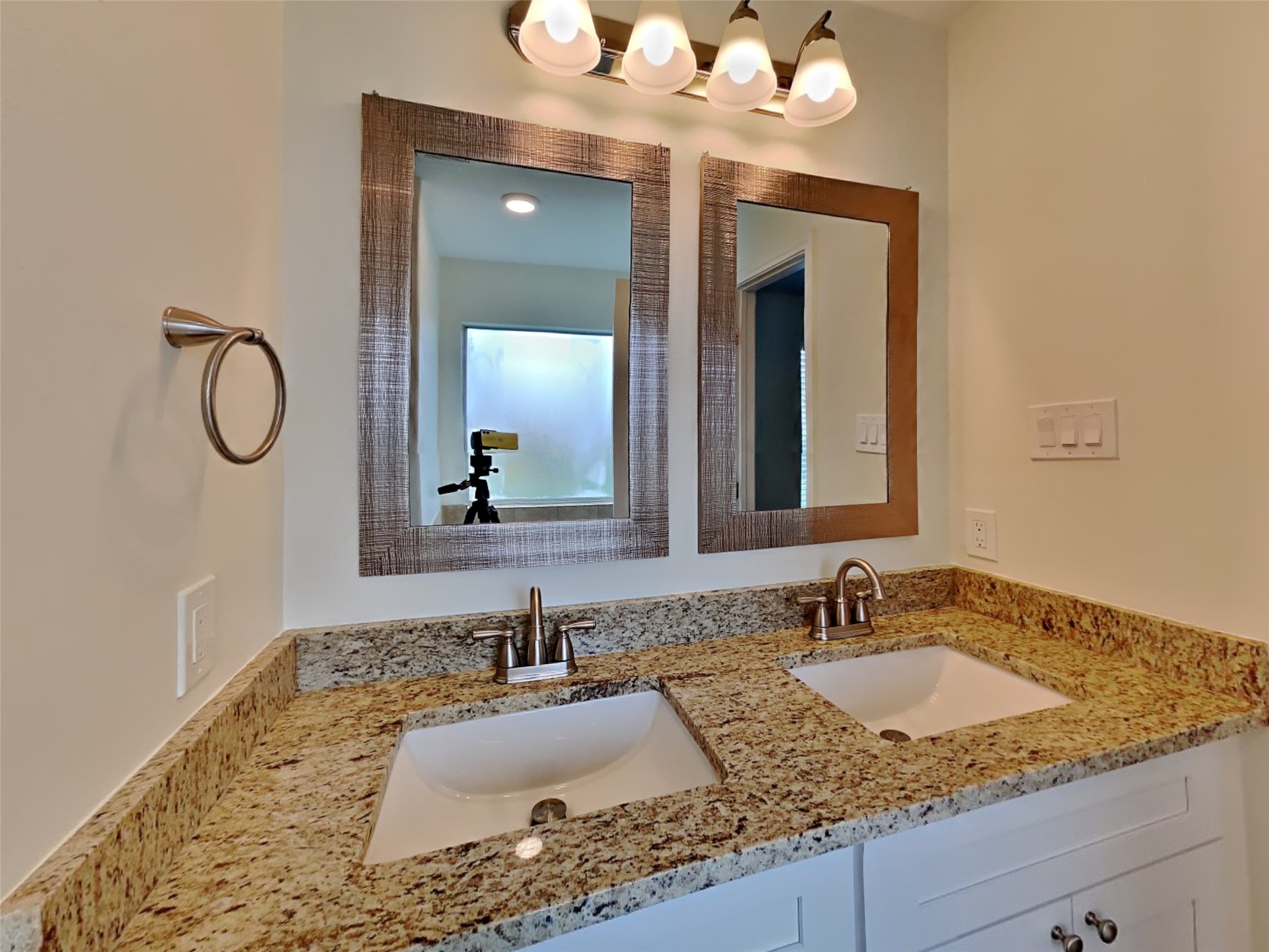 3906 Hawthorne Glen Court Property Photo 8