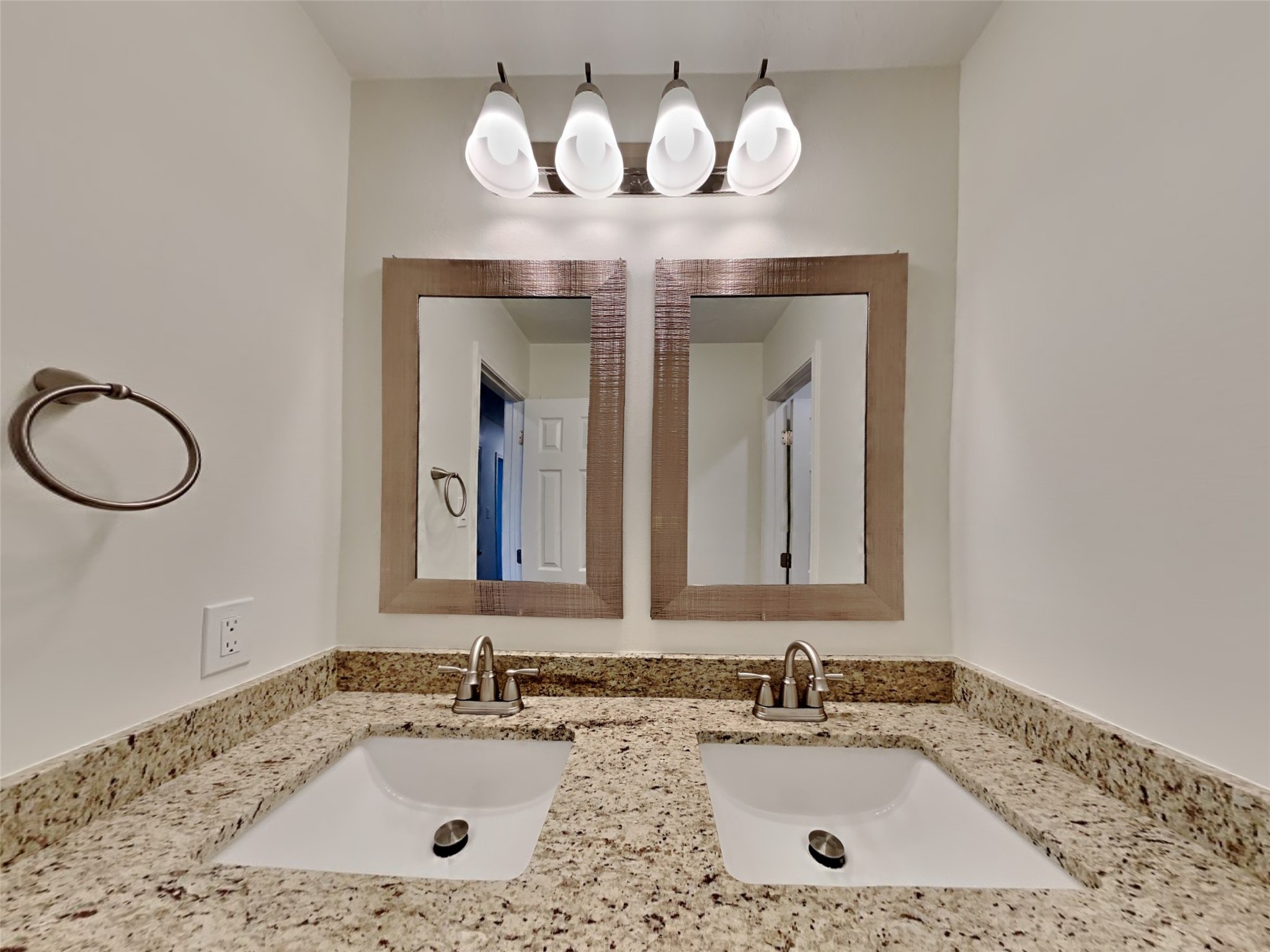 3906 Hawthorne Glen Court Property Photo 11