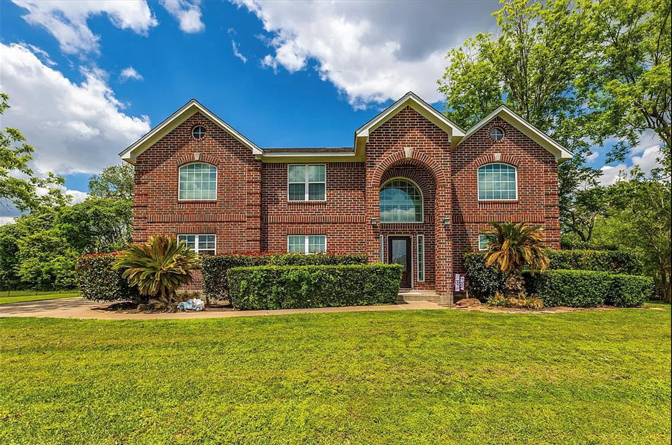 5434 Chinaberry Grove Property Photo 2