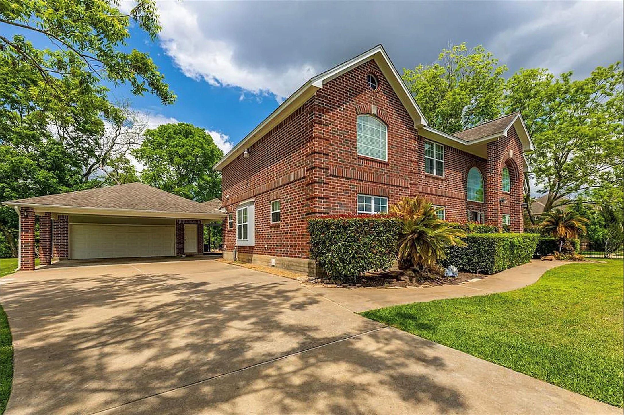 5434 Chinaberry Grove Property Photo 3