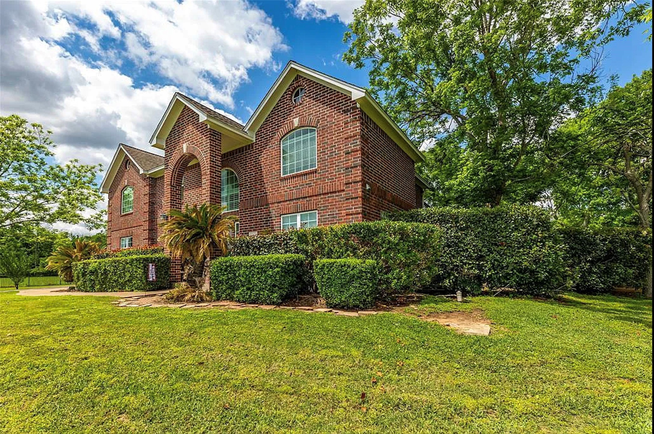 5434 Chinaberry Grove Property Photo 4