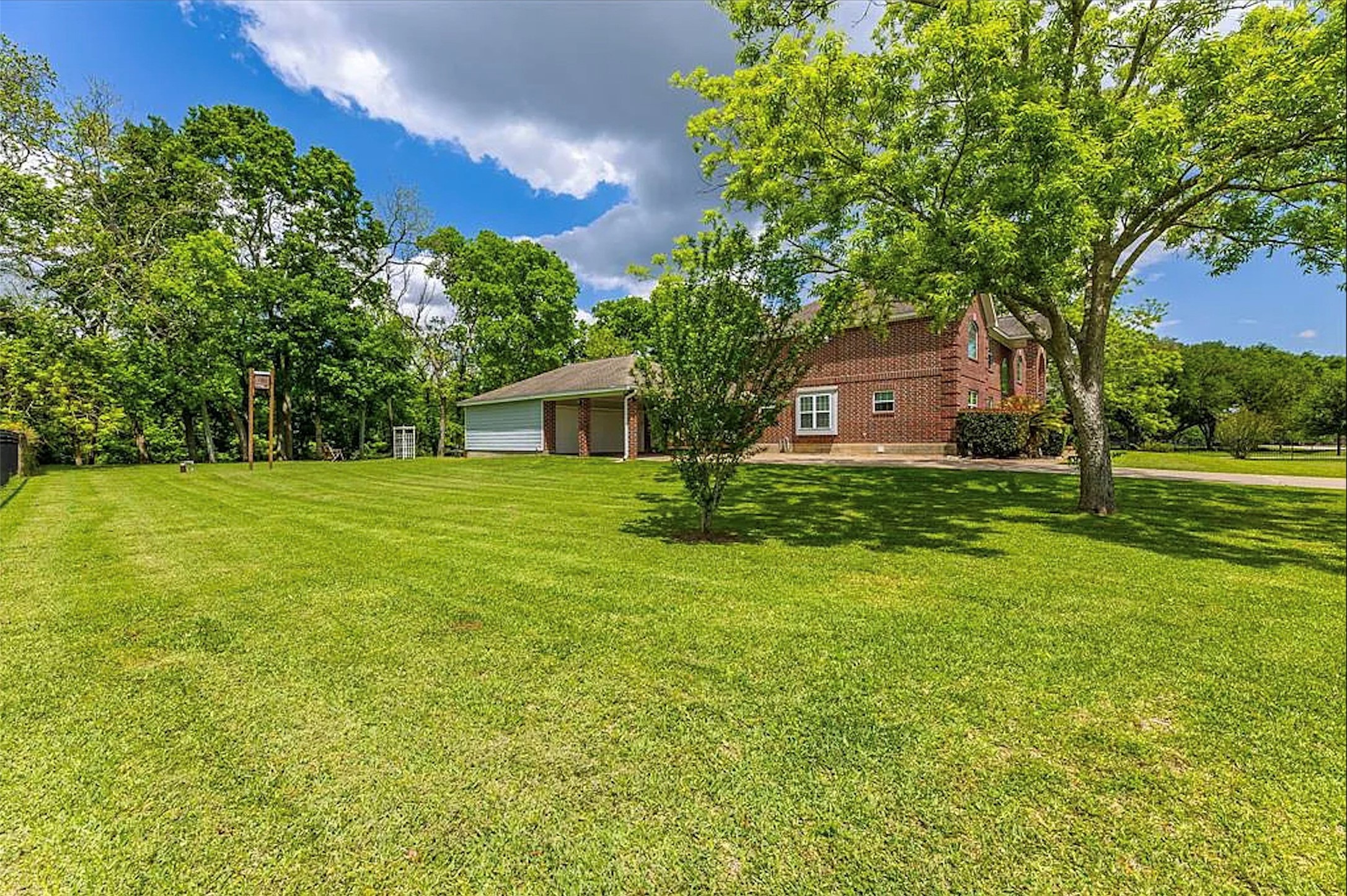 5434 Chinaberry Grove Property Photo 5