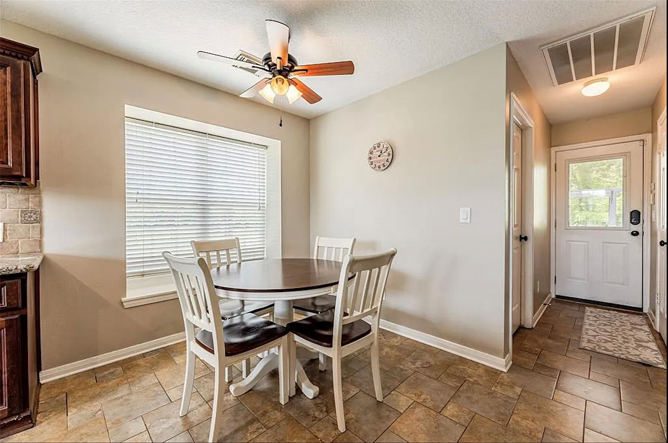 5434 Chinaberry Grove Property Photo 8