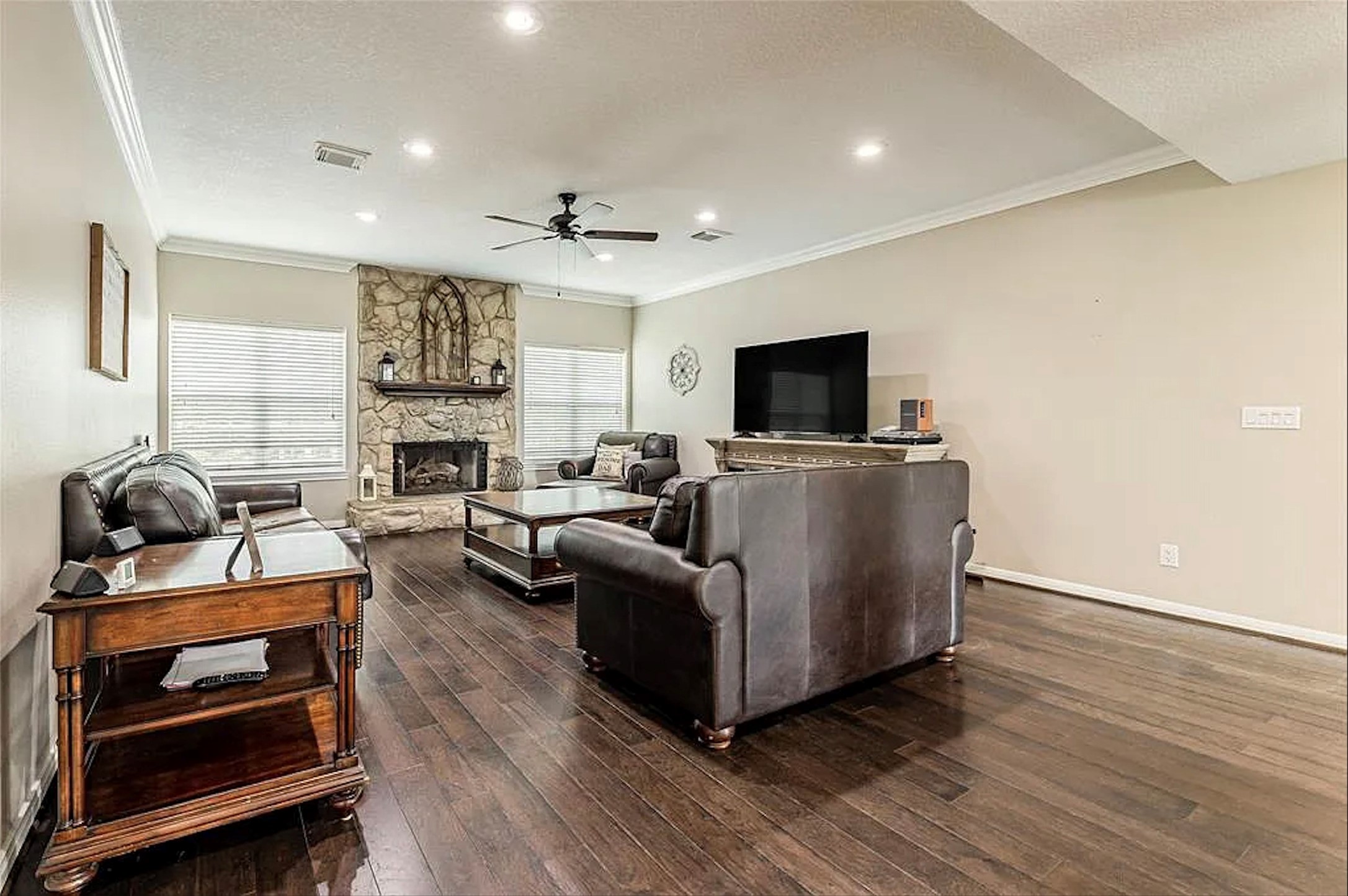 5434 Chinaberry Grove Property Photo 9